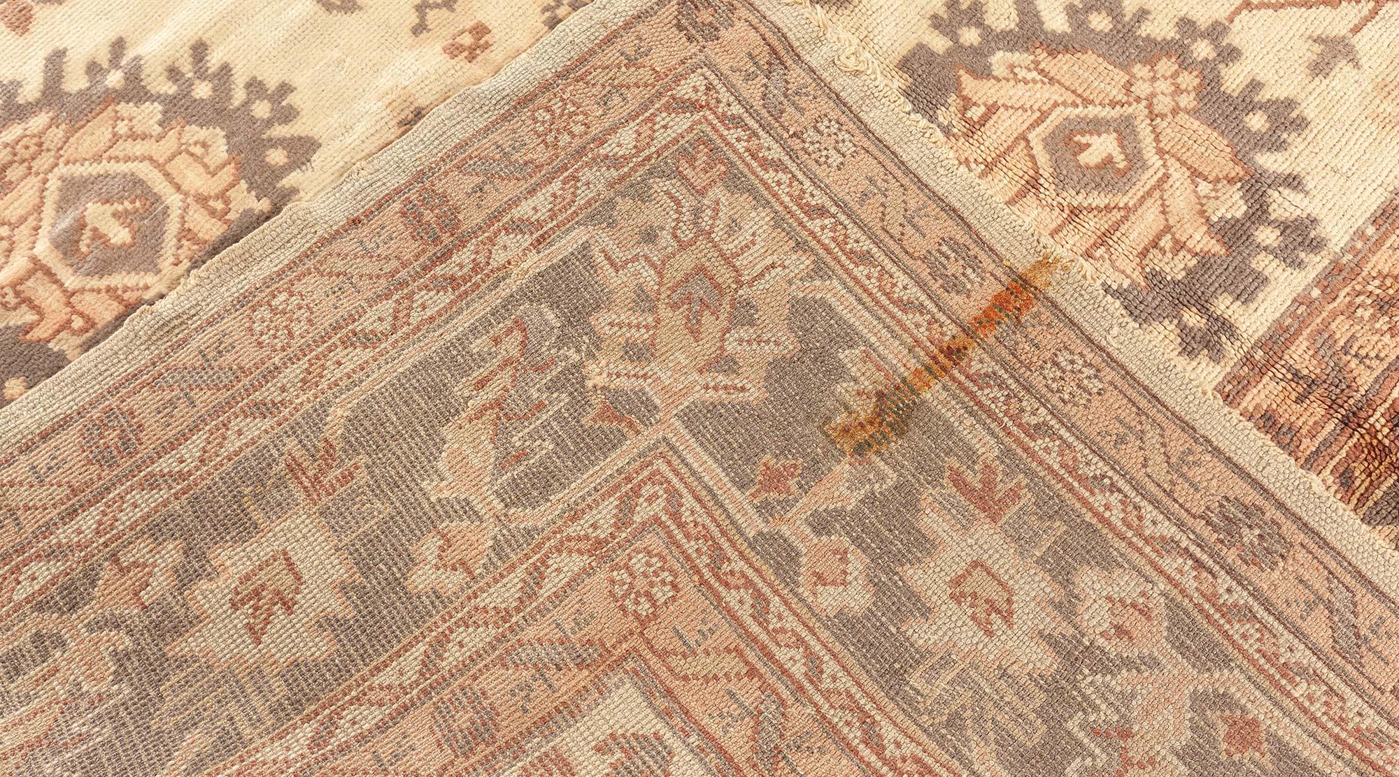 Doris Leslie Blauer antiker türkischer Oushak-Teppich (Wolle) im Angebot