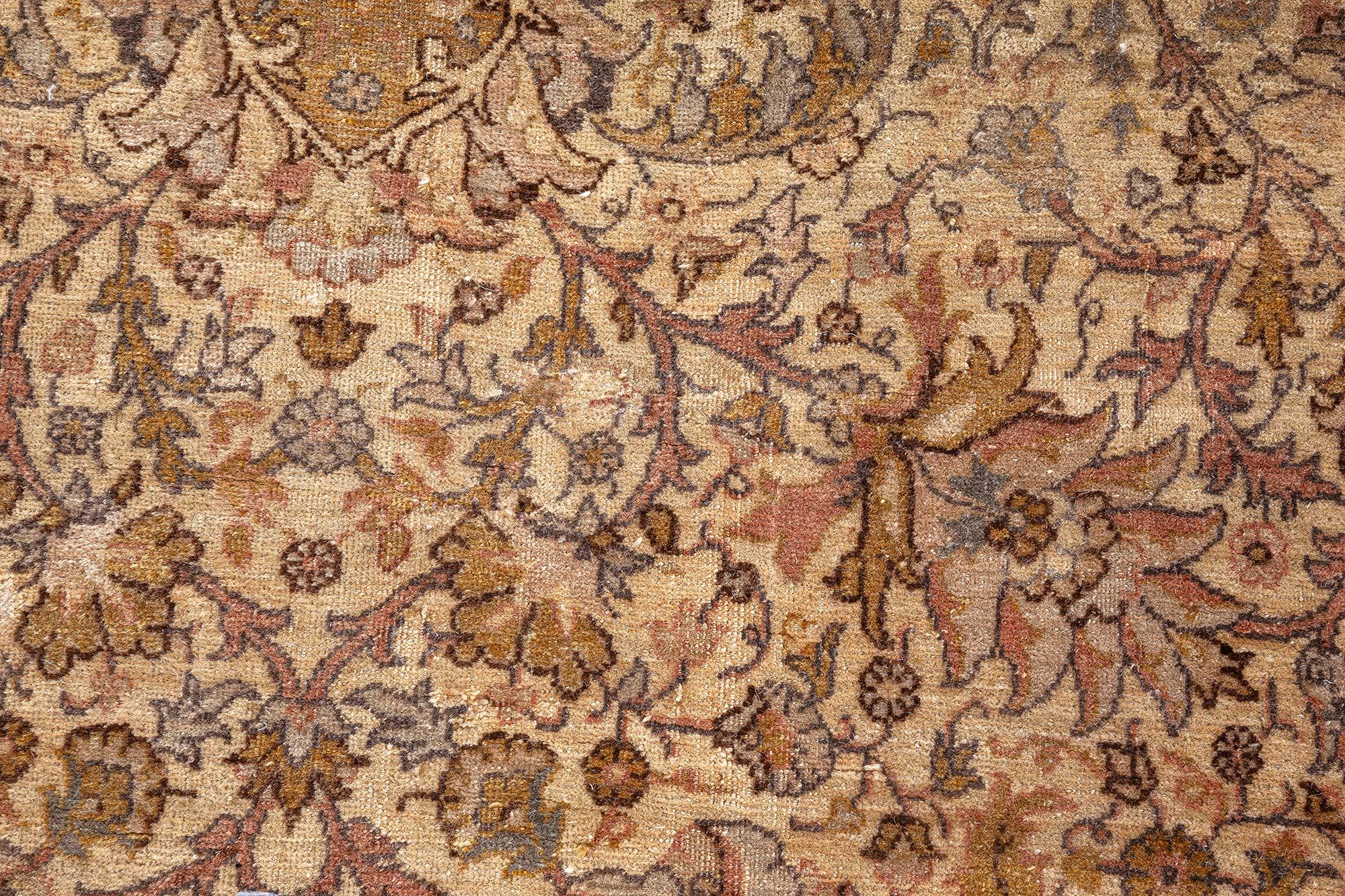 Antique Turkish Sivas Rug
Size: 11'5