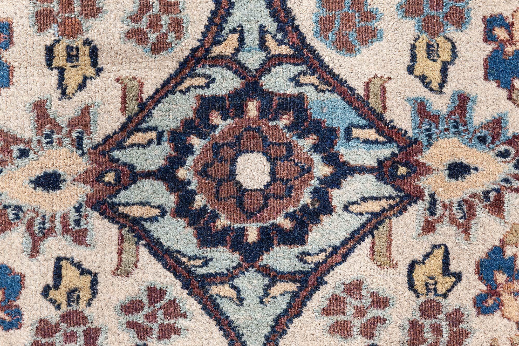 Doris Leslie Blau Authentischer 1900er Persischer Meshad Handgefertigter Wollteppich im Angebot 1