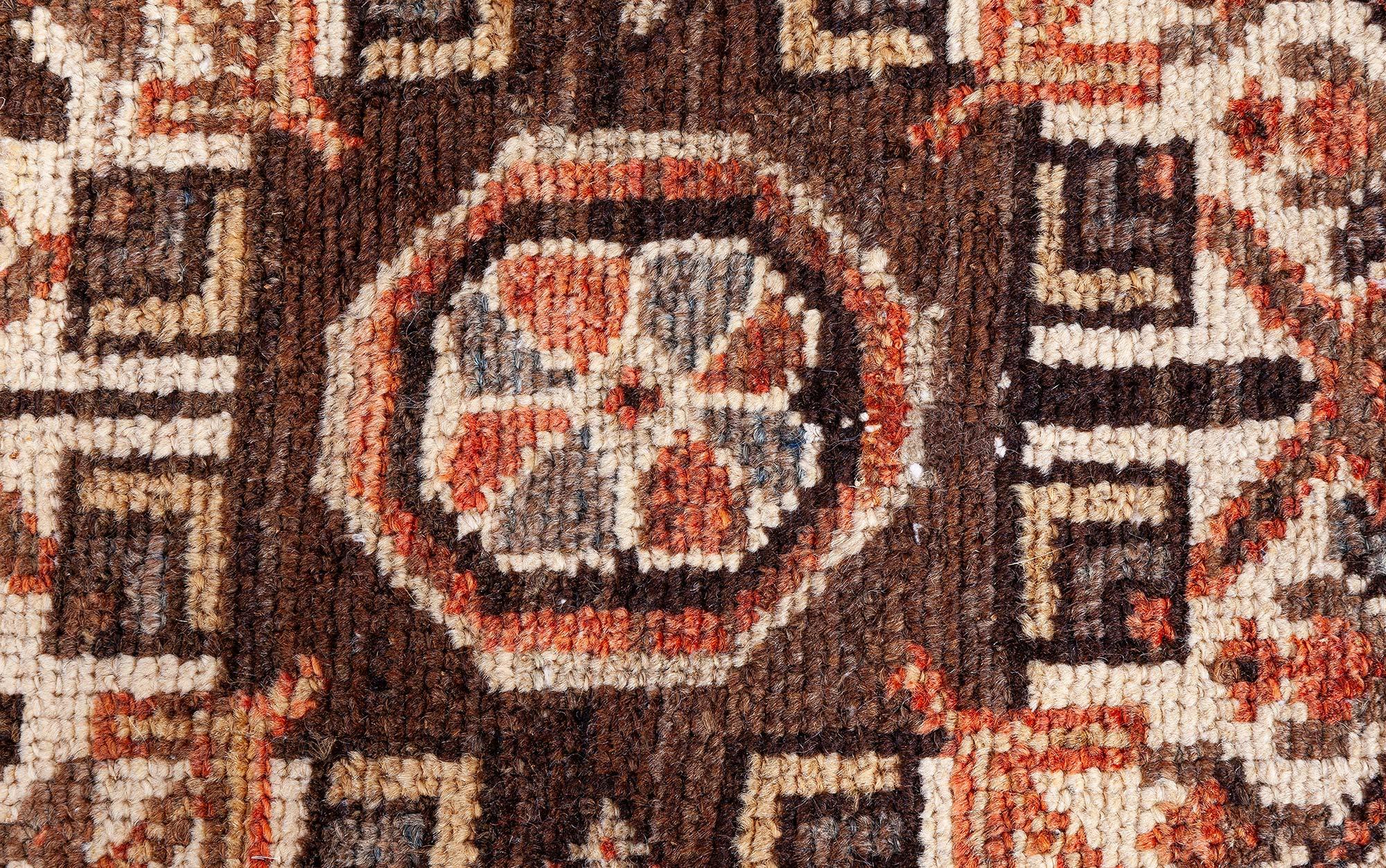 Authentic Persian Bakhtiari handmade wool rug
Size: 13'1