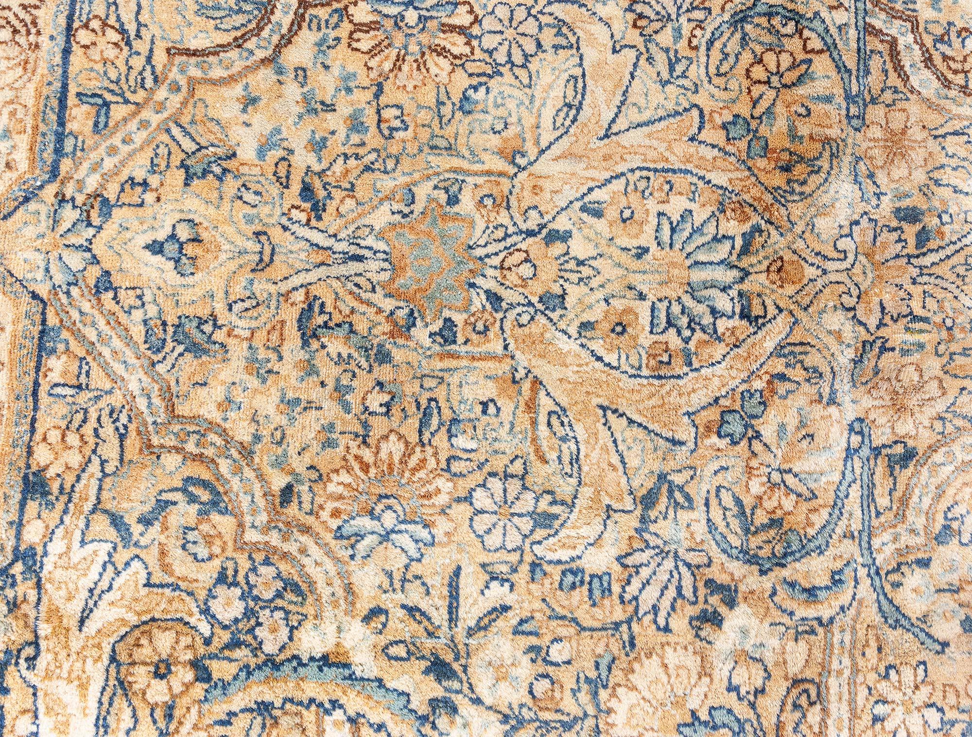 Doris Leslie Blauer authentischer persischer Kirman Handgefertigter Teppich aus Wolle (Persisch) im Angebot