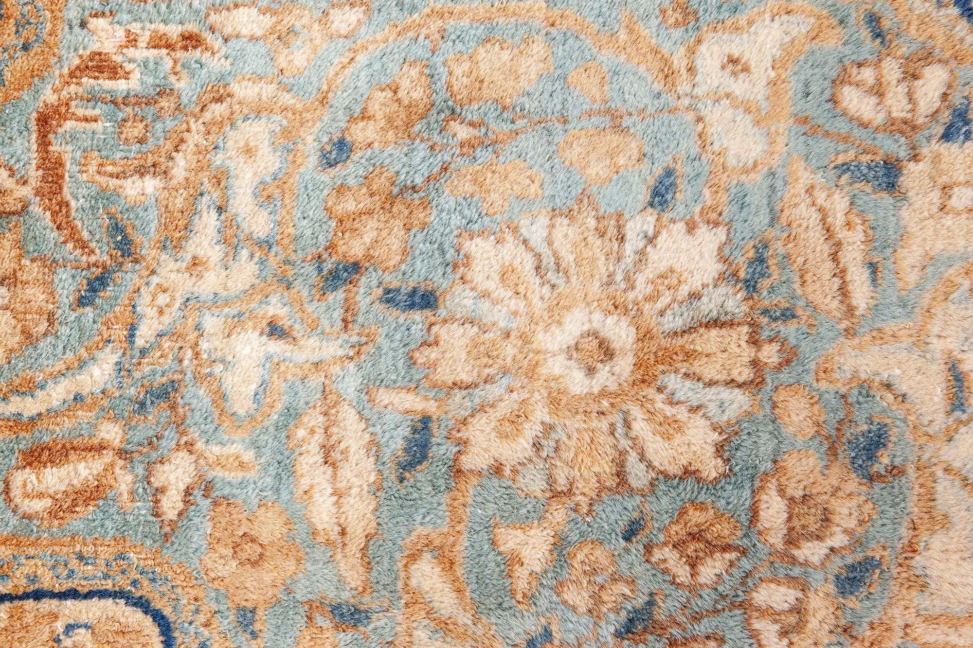 Doris Leslie Blauer authentischer persischer Kirman Handgefertigter Teppich aus Wolle im Zustand „Gut“ im Angebot in New York, NY