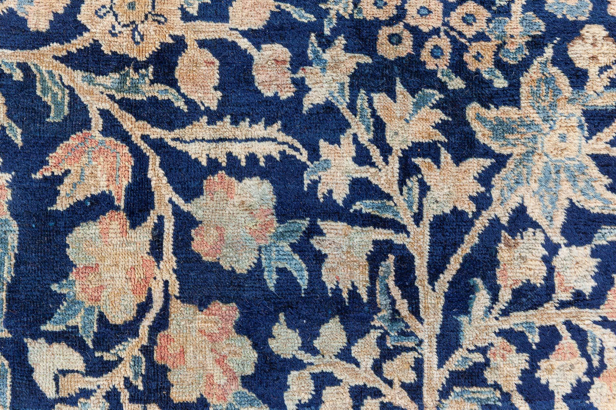 Doris Leslie Blauer authentischer persischer Täbris-Teppich aus handgefertigter Wolle (Tabriz) im Angebot