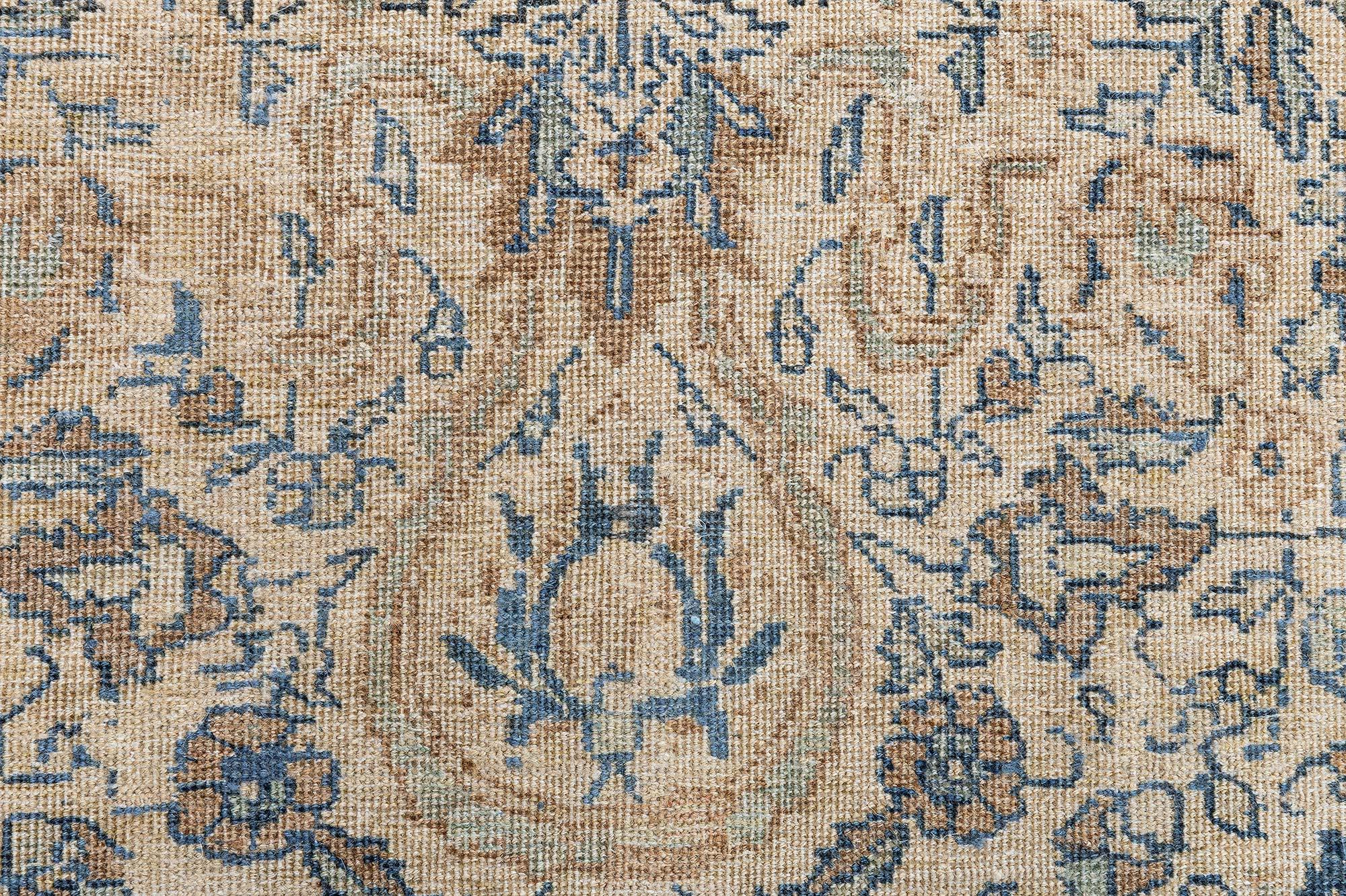 Doris Leslie Blauer authentischer persischer Täbris-Wollteppich, handgefertigt (Tabriz) im Angebot