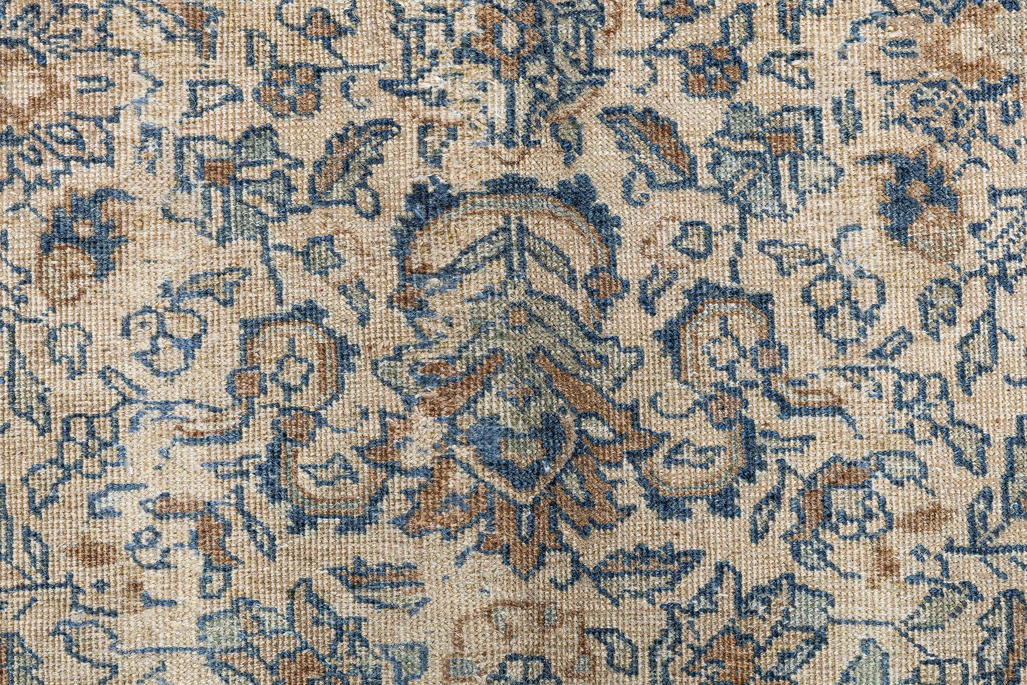 Doris Leslie Blauer authentischer persischer Täbris-Wollteppich, handgefertigt (Persisch) im Angebot