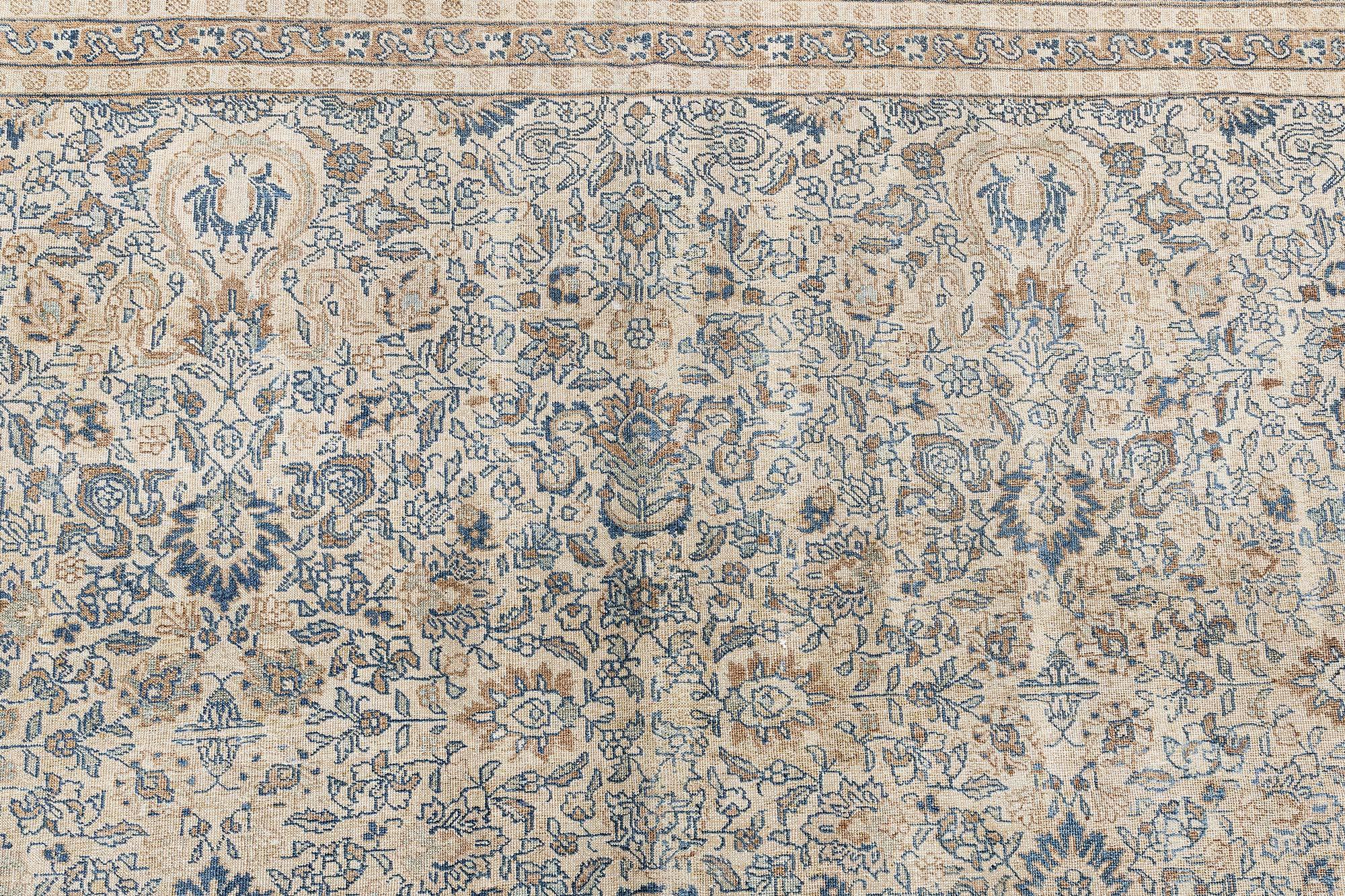 Doris Leslie Blauer authentischer persischer Täbris-Wollteppich, handgefertigt im Zustand „Gut“ im Angebot in New York, NY