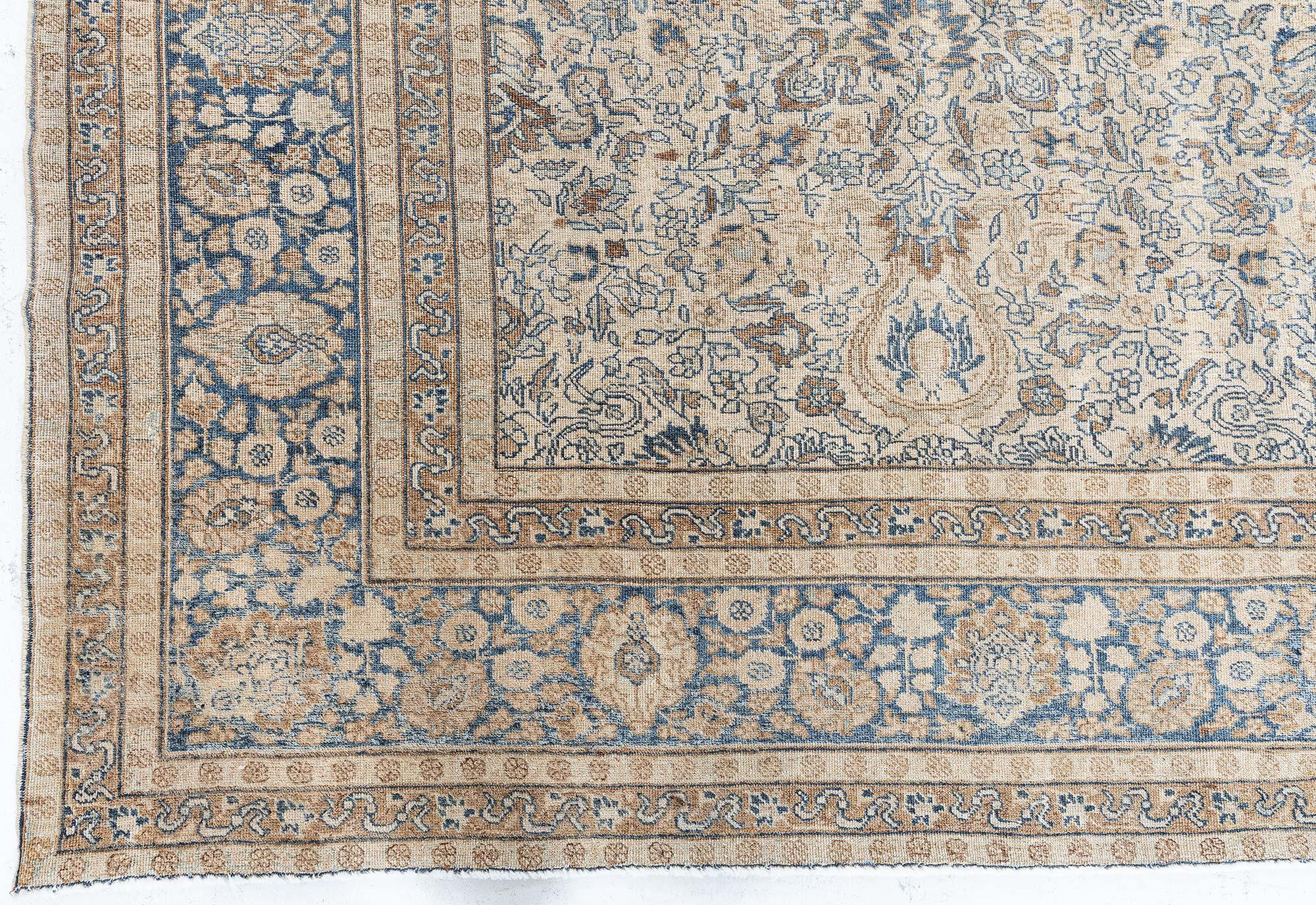 Doris Leslie Blauer authentischer persischer Täbris-Wollteppich, handgefertigt (20. Jahrhundert) im Angebot