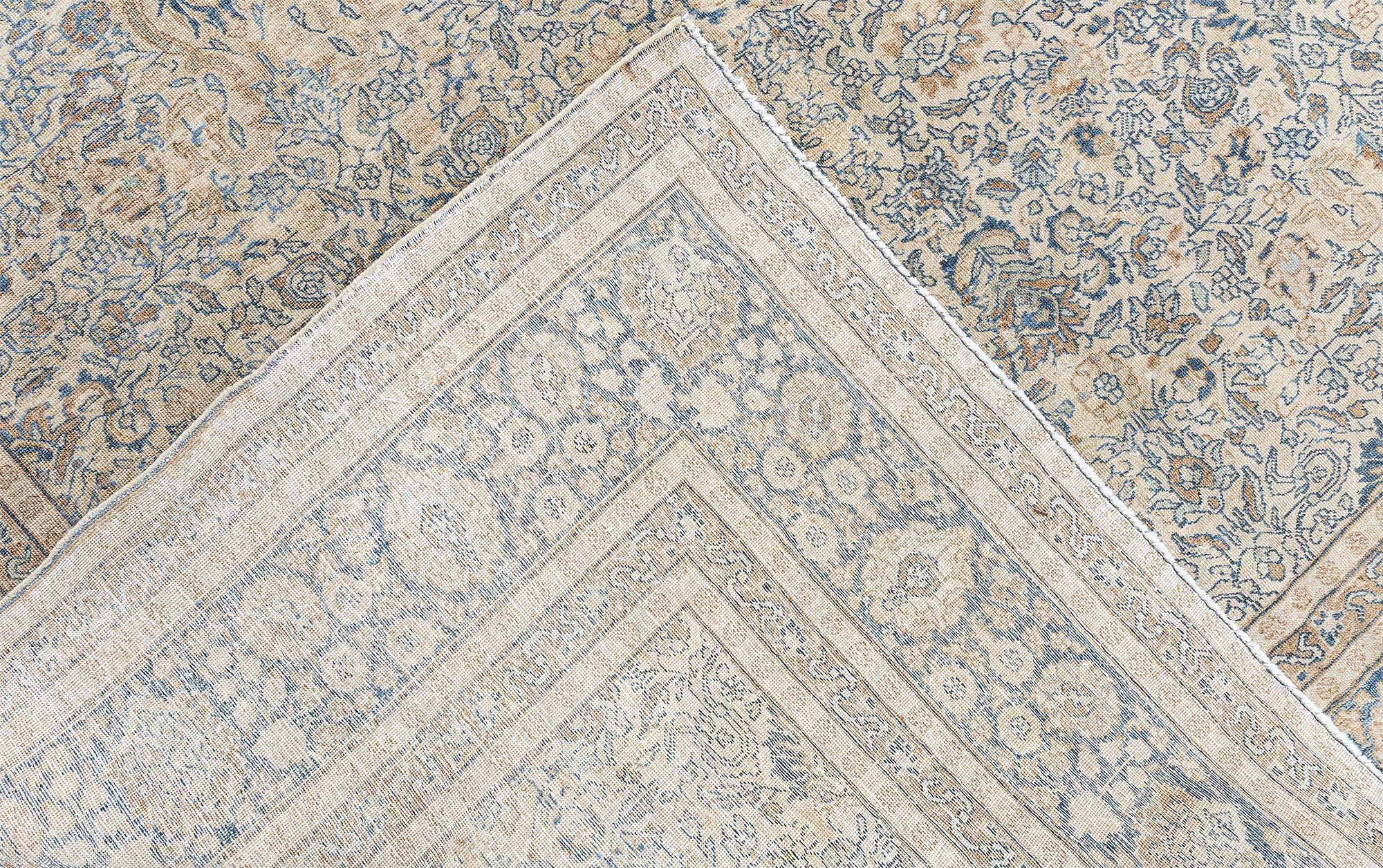 Doris Leslie Blauer authentischer persischer Täbris-Wollteppich, handgefertigt im Angebot 1