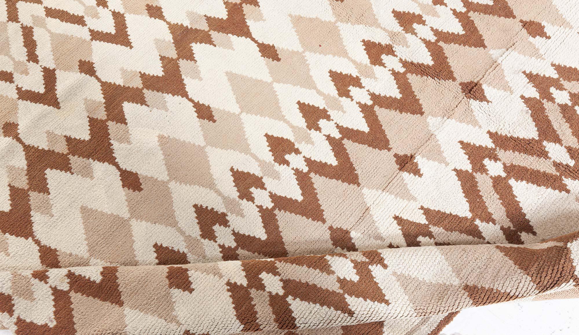 Alfombra Art Déco belga vintage de Paul Haesaerts para Elisabeth De Saedeleer
Tamaño: 243 × 317 cm (8'0