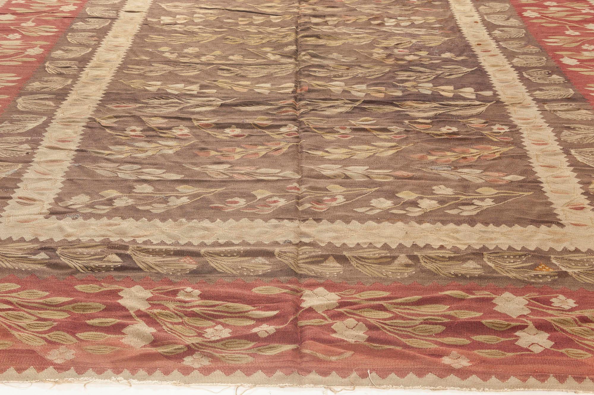 1900s Bessarabian Handmade Wool Rug In Good Condition For Sale In New York, NY