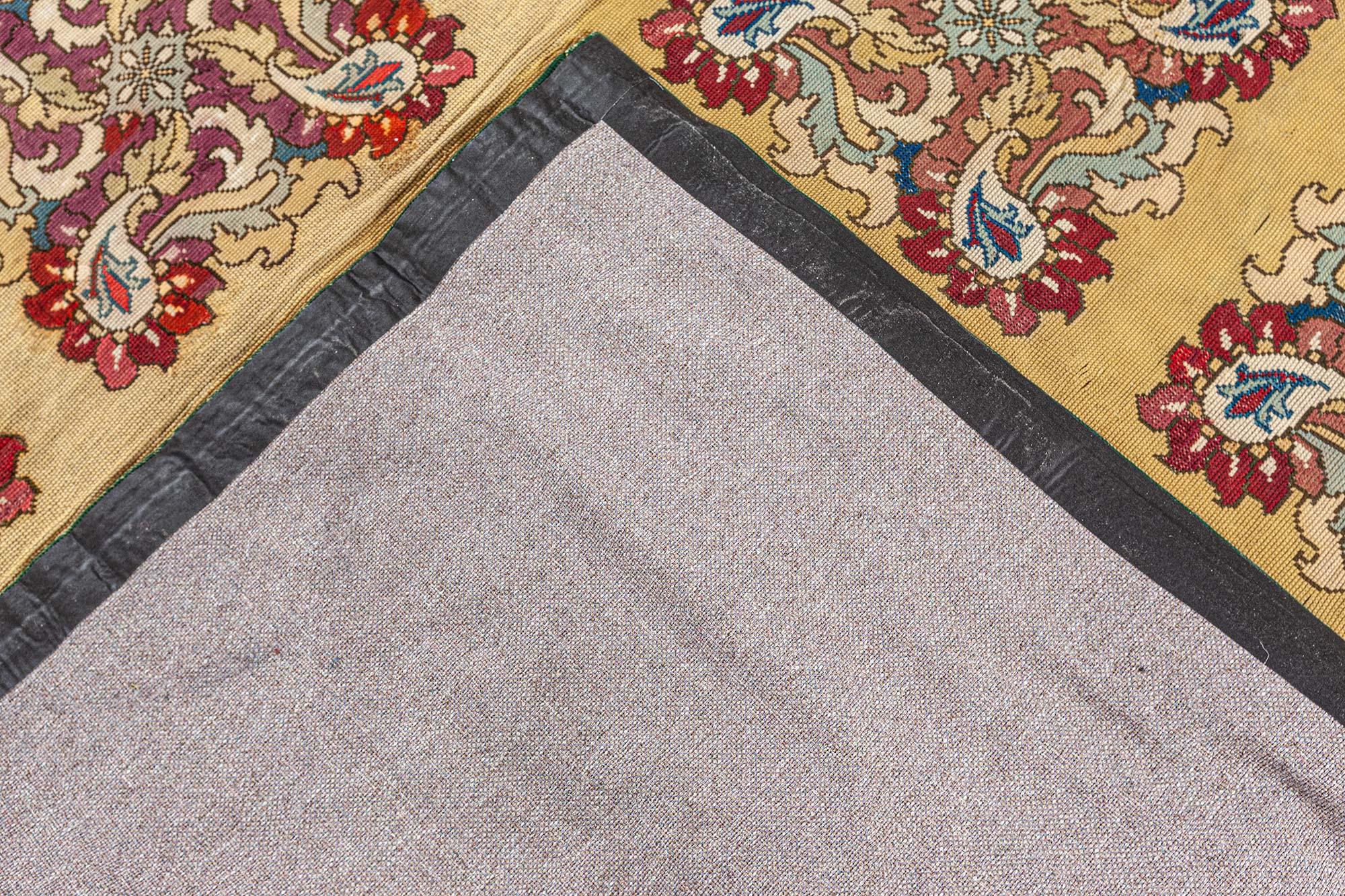 Alfombra europea de punto de aguja del siglo XIX Doris Leslie Blau en venta 1