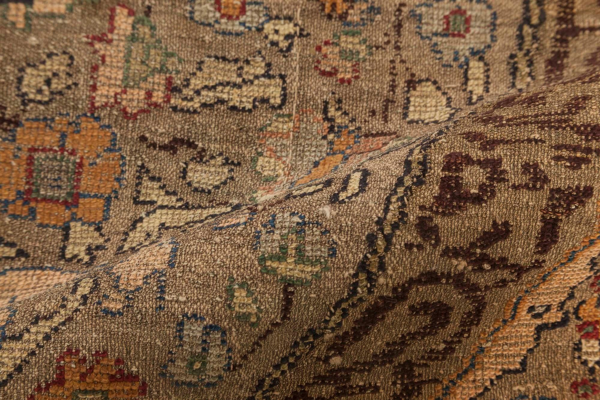 Runder türkischer Seiden-, Metallfaden-Teppich aus dem 19. Jahrhundert (Türkisch) im Angebot