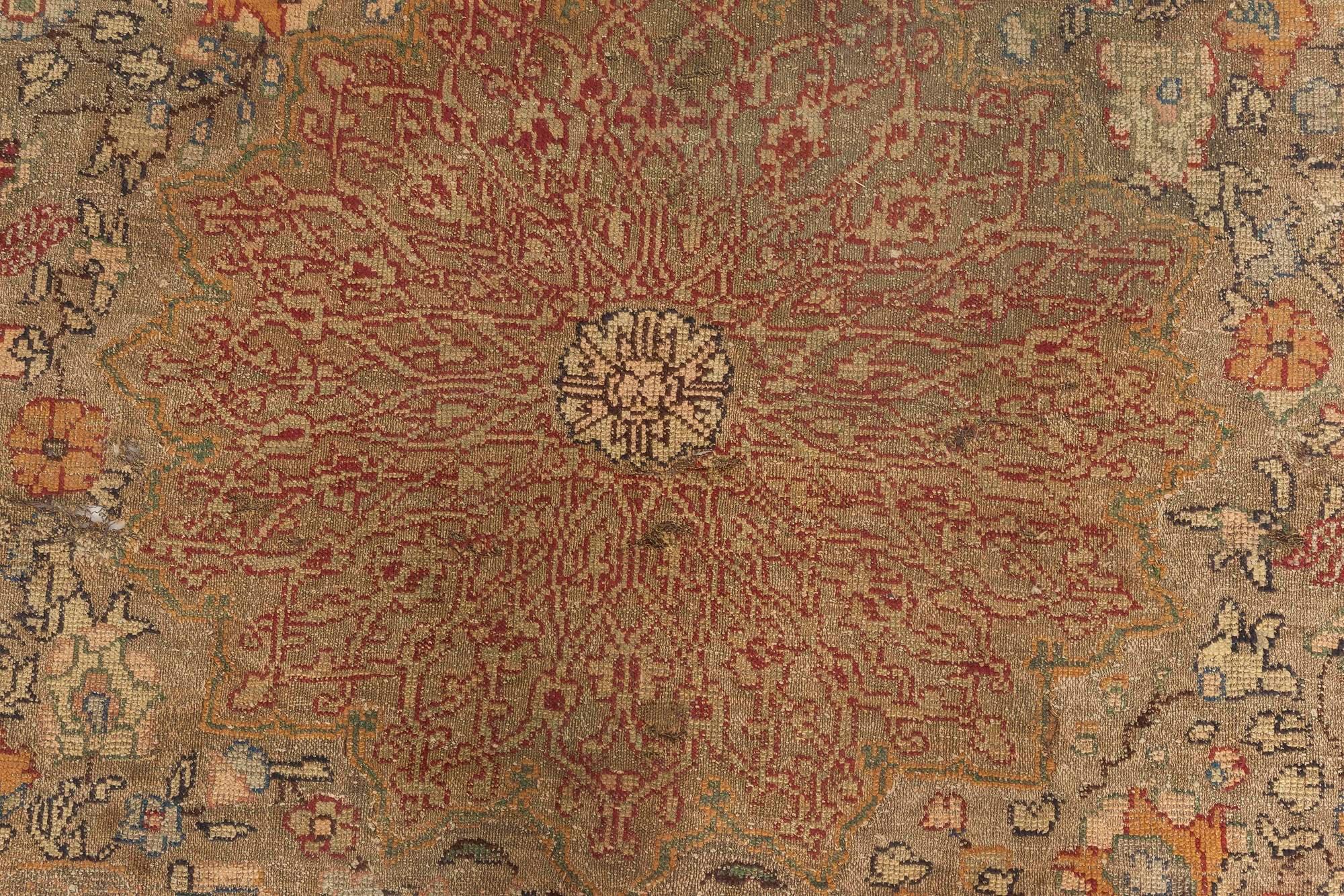 Runder türkischer Seiden-, Metallfaden-Teppich aus dem 19. Jahrhundert im Zustand „Gut“ im Angebot in New York, NY