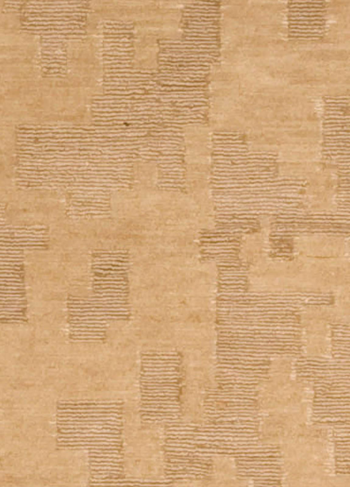Doris Leslie Blau Kollektion 'AD4' goldbeige und brauner handgefertigter Teppich von Arthur Dunnam
Größe: 4'0