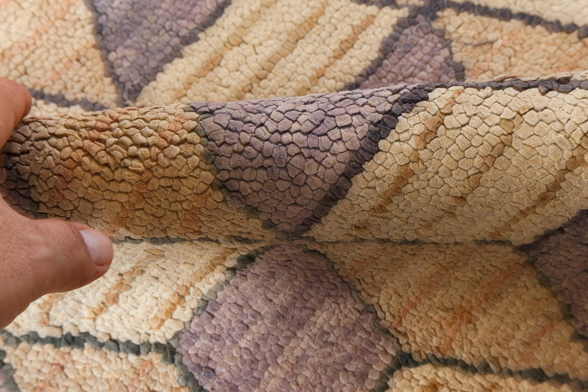 Einzigartiger amerikanischer geometrischer handgeknüpfter Wollteppich mit Haken
Größe: 8'11
