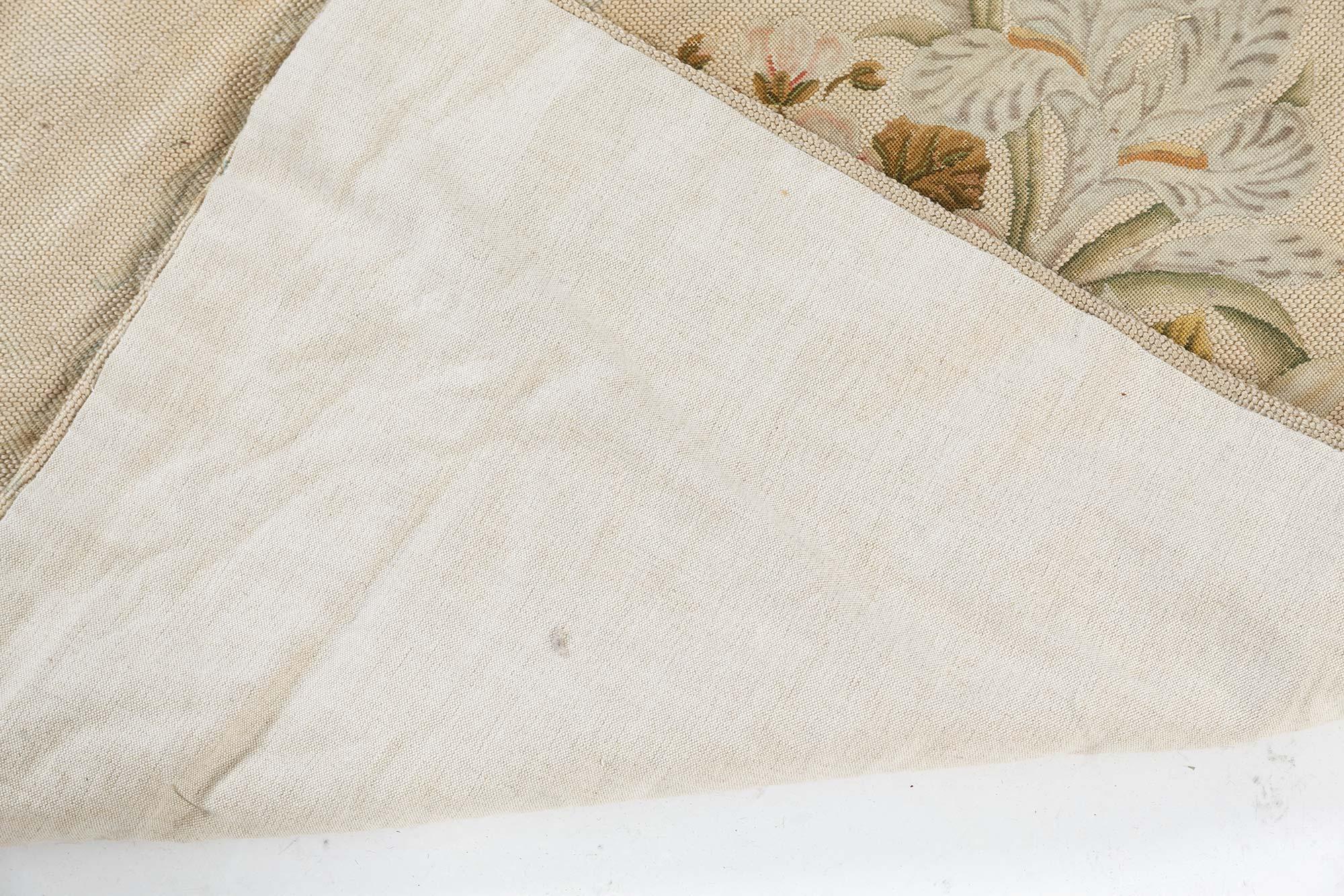Antiker, geblümter Gobelinstickerei-Teppich (Wolle) im Angebot