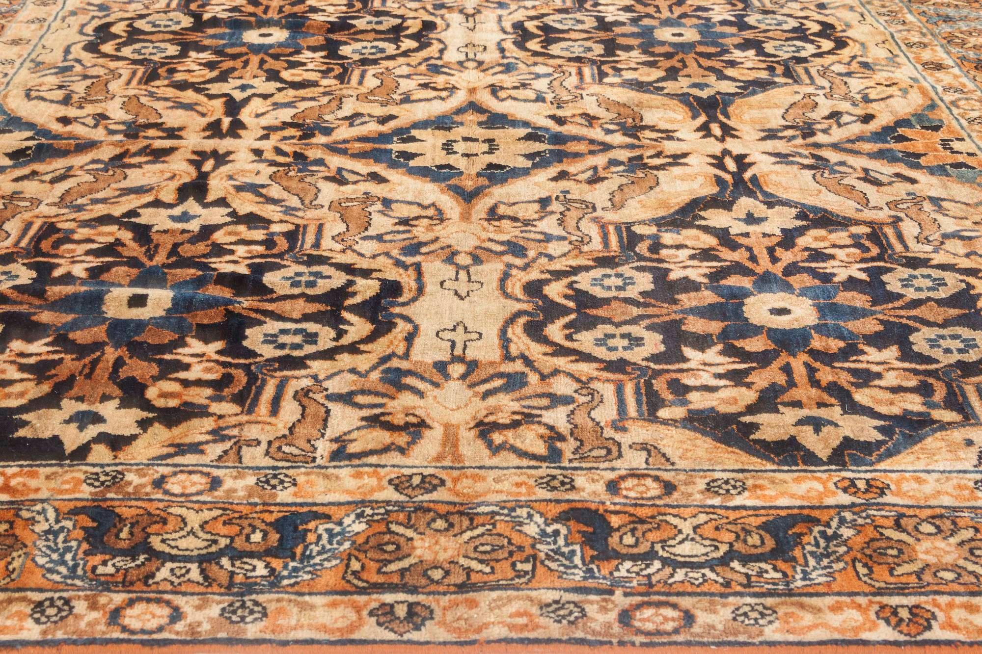 Tapis Kirman persan ancien à fleurs Doris Leslie Blau fait à la main Bon état - En vente à New York, NY
