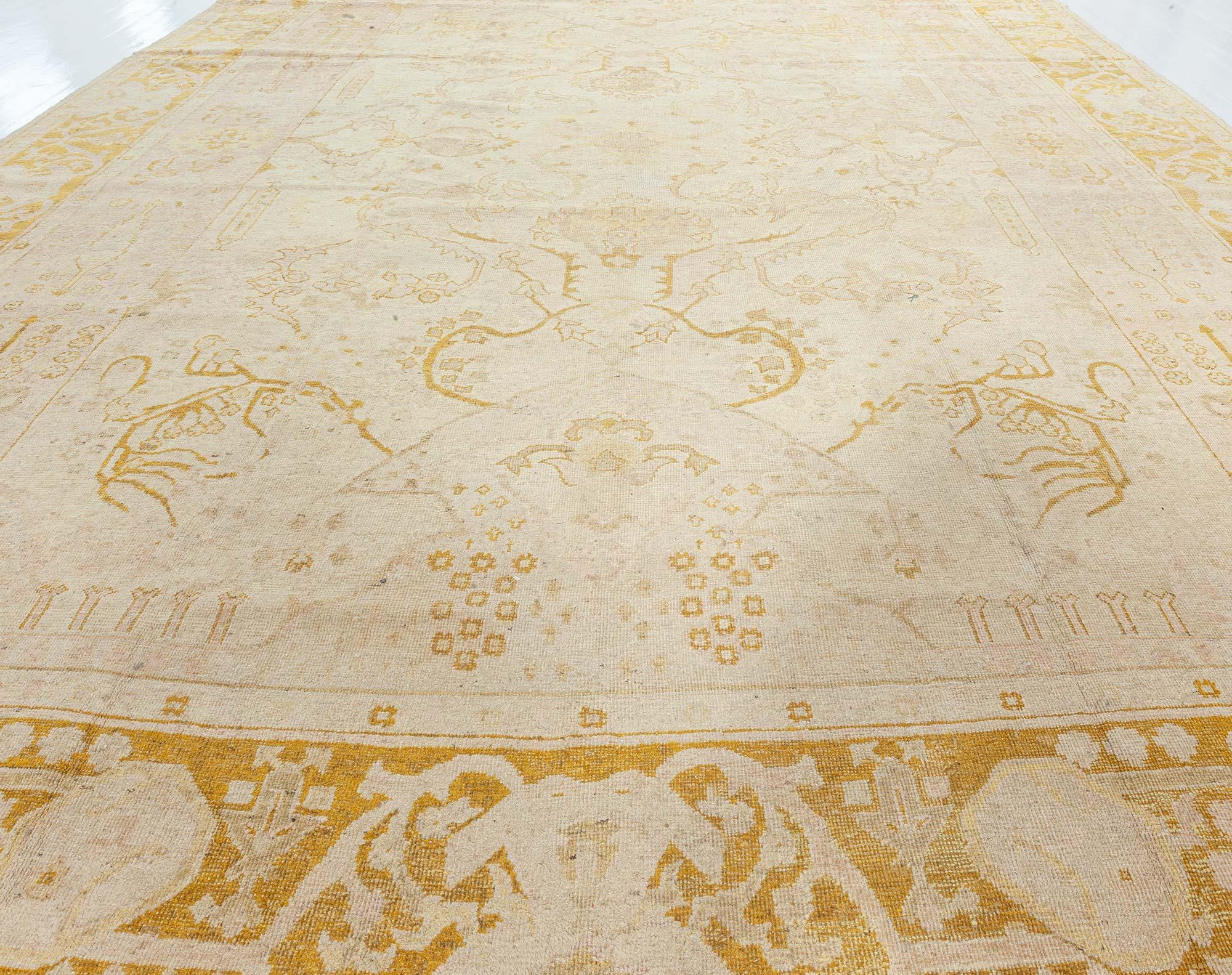 Indien Tapis indien ancien Amritsar Botanic fait à la main Doris Leslie Blau en vente