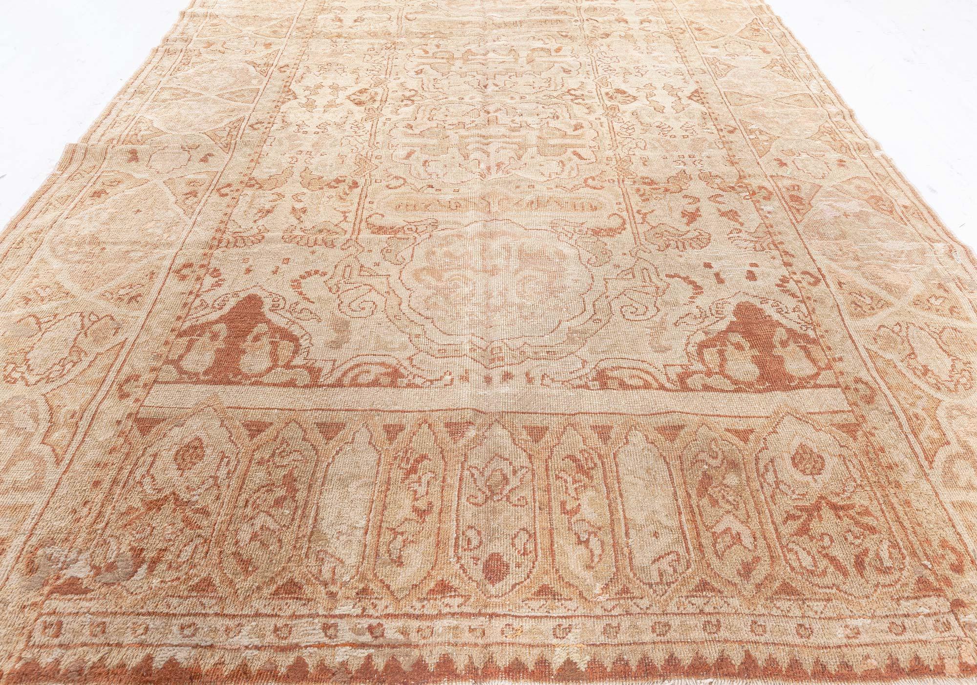 Authentic Indian Amritsar Handmade Wool Rug In Good Condition For Sale In New York, NY