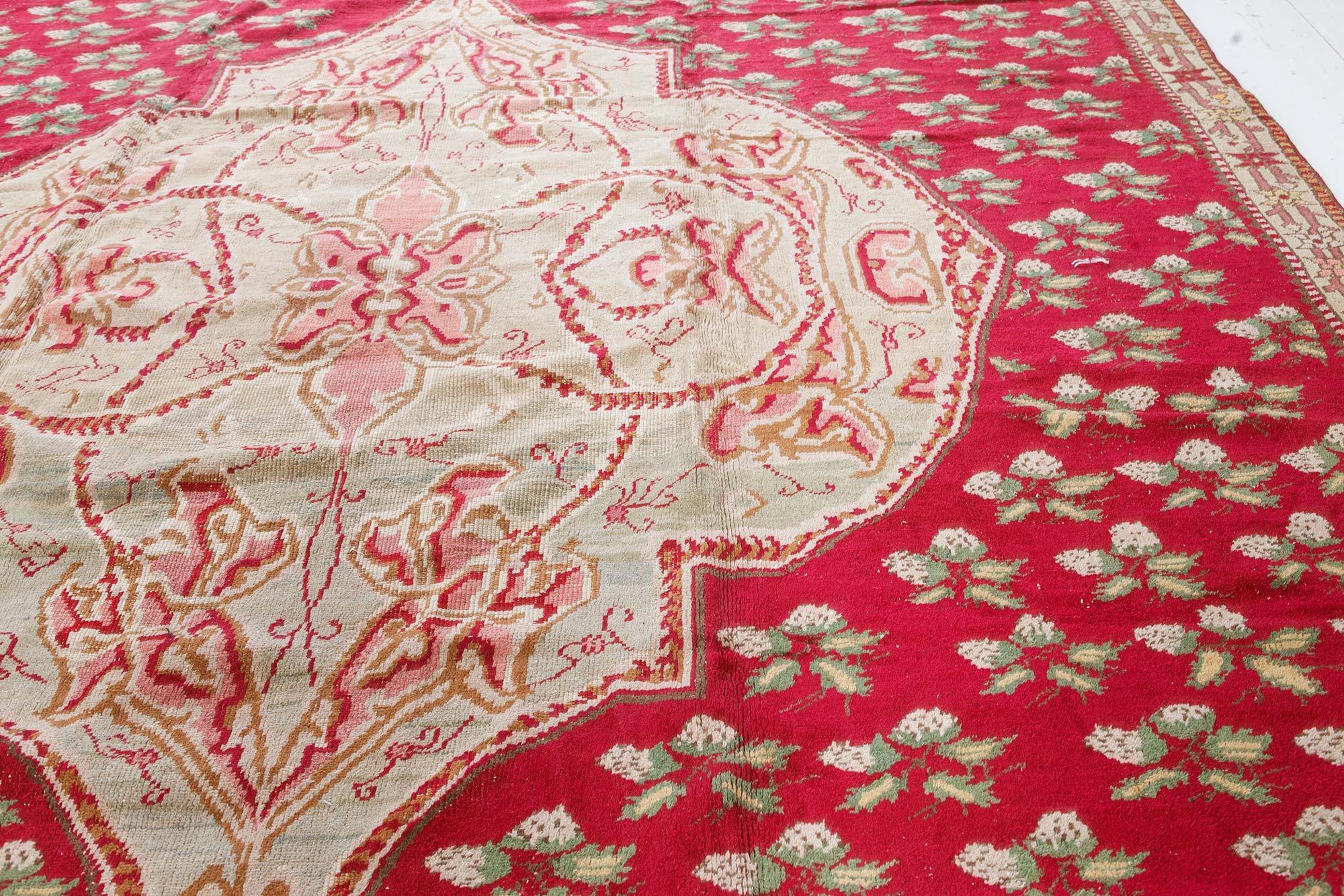 Authentic Turkish Ghiordes Red Handmade Wool Rug In Good Condition For Sale In New York, NY