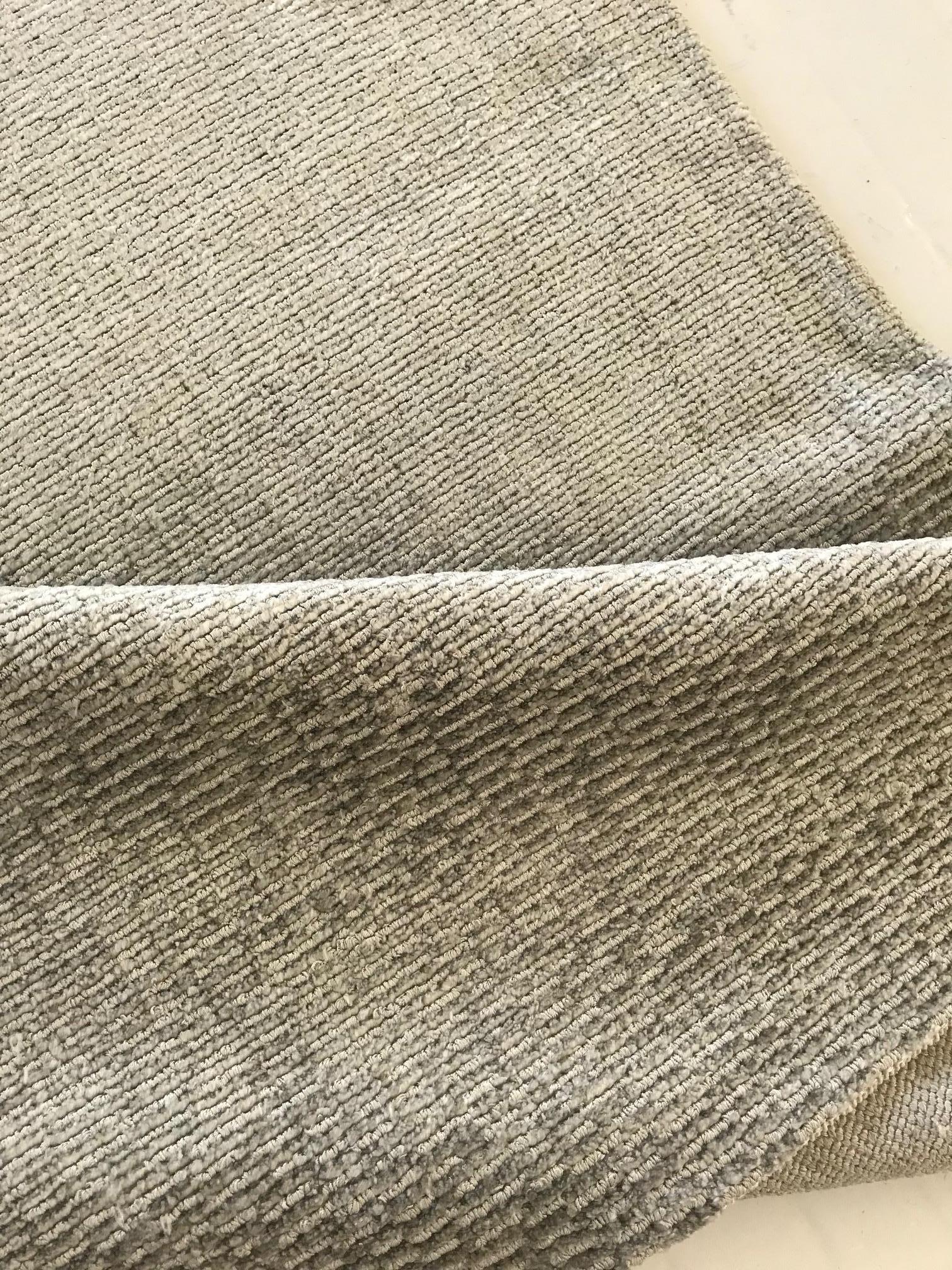 Contemporary Textural  Silver Grey Silk Runner by Doris Leslie Blau In New Condition For Sale In New York, NY