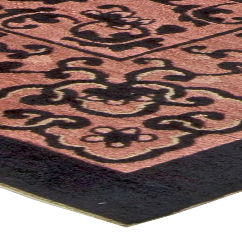 Early 20th Century Chinese Black and Pink Wool Rug For Sale 1