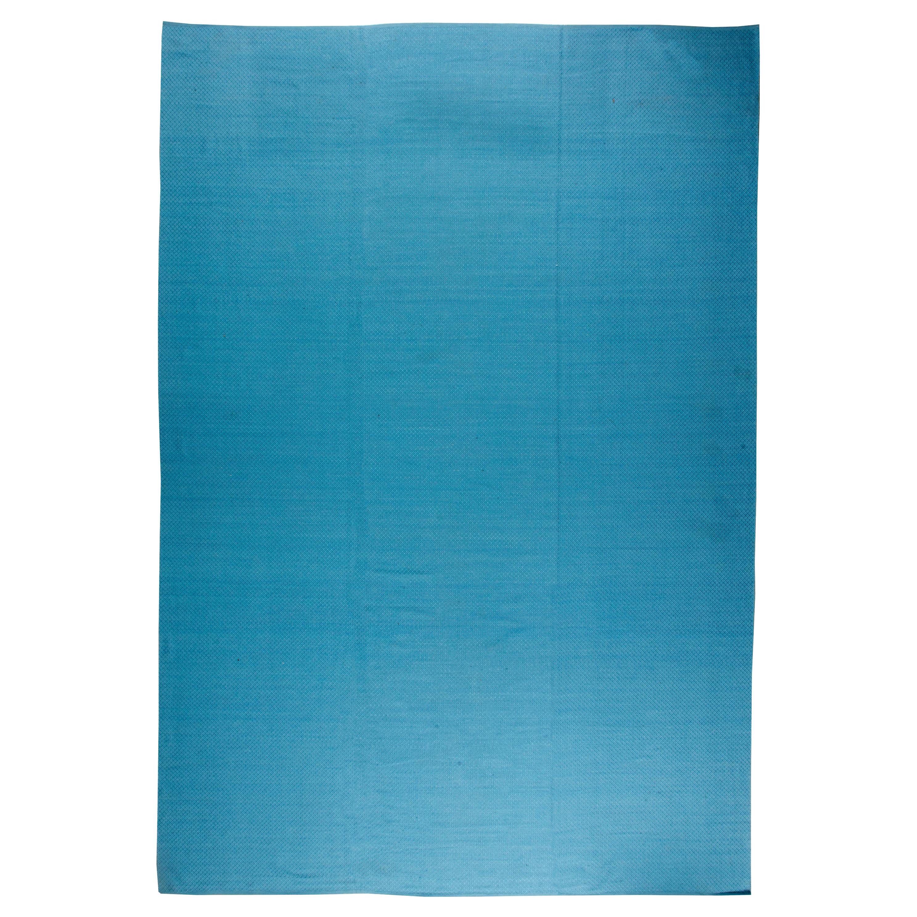 Doris Leslie Blau Kollektion Hochwertiger zeitgenössischer Flachgewebeteppich aus massivem Blau von Doris Leslie