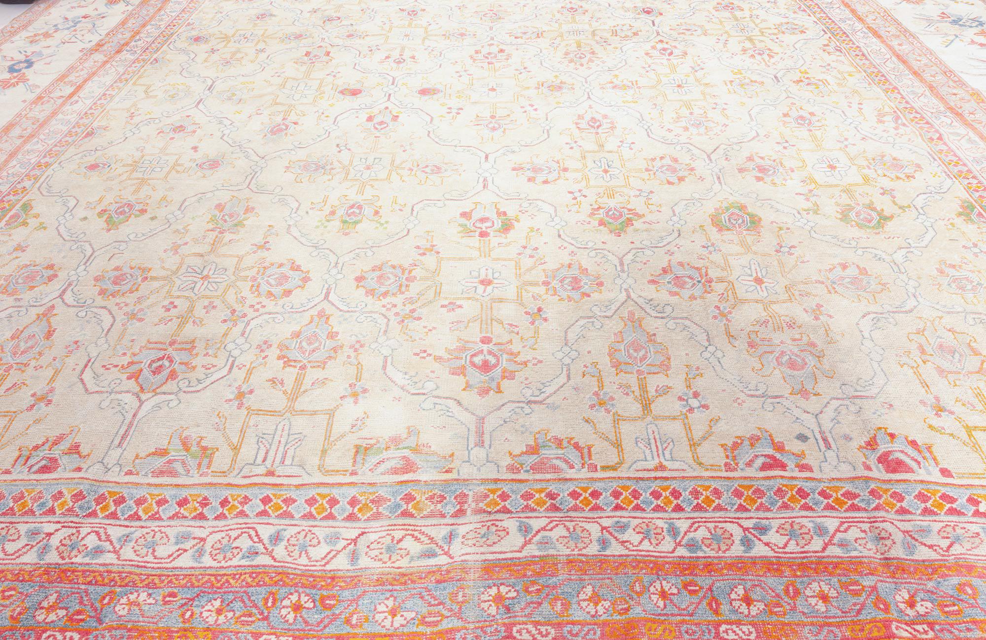 Early 20th Century Indian Agra Floral Handmade Cotton Rug In Good Condition For Sale In New York, NY