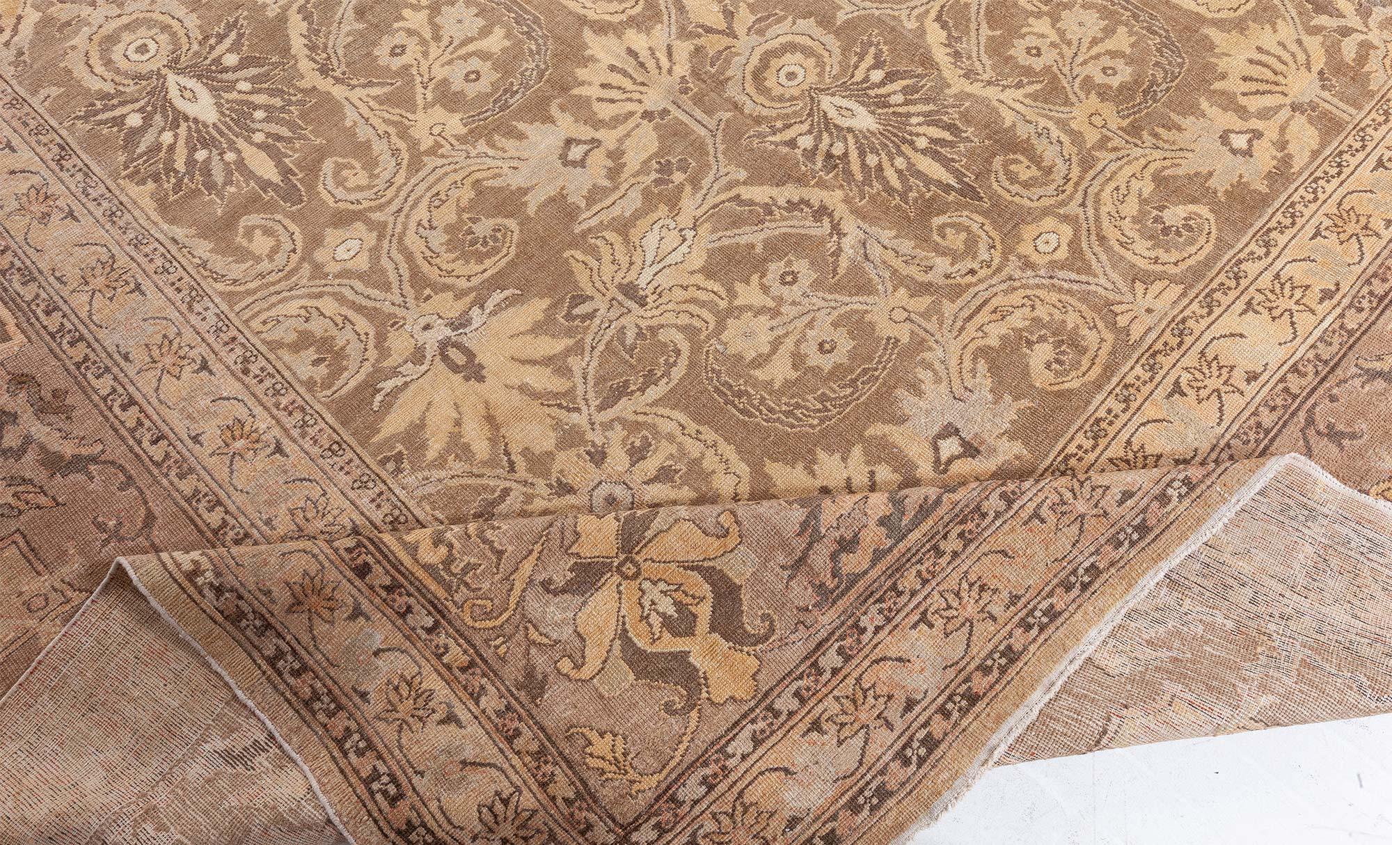 Early 20th Century Indian Amritsar Rug For Sale 1