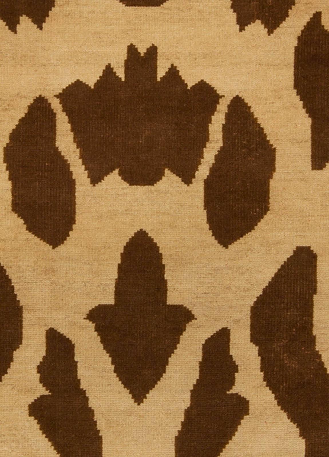 Doris Leslie Blau collection leopard beige and brown rug
Size: 9'0