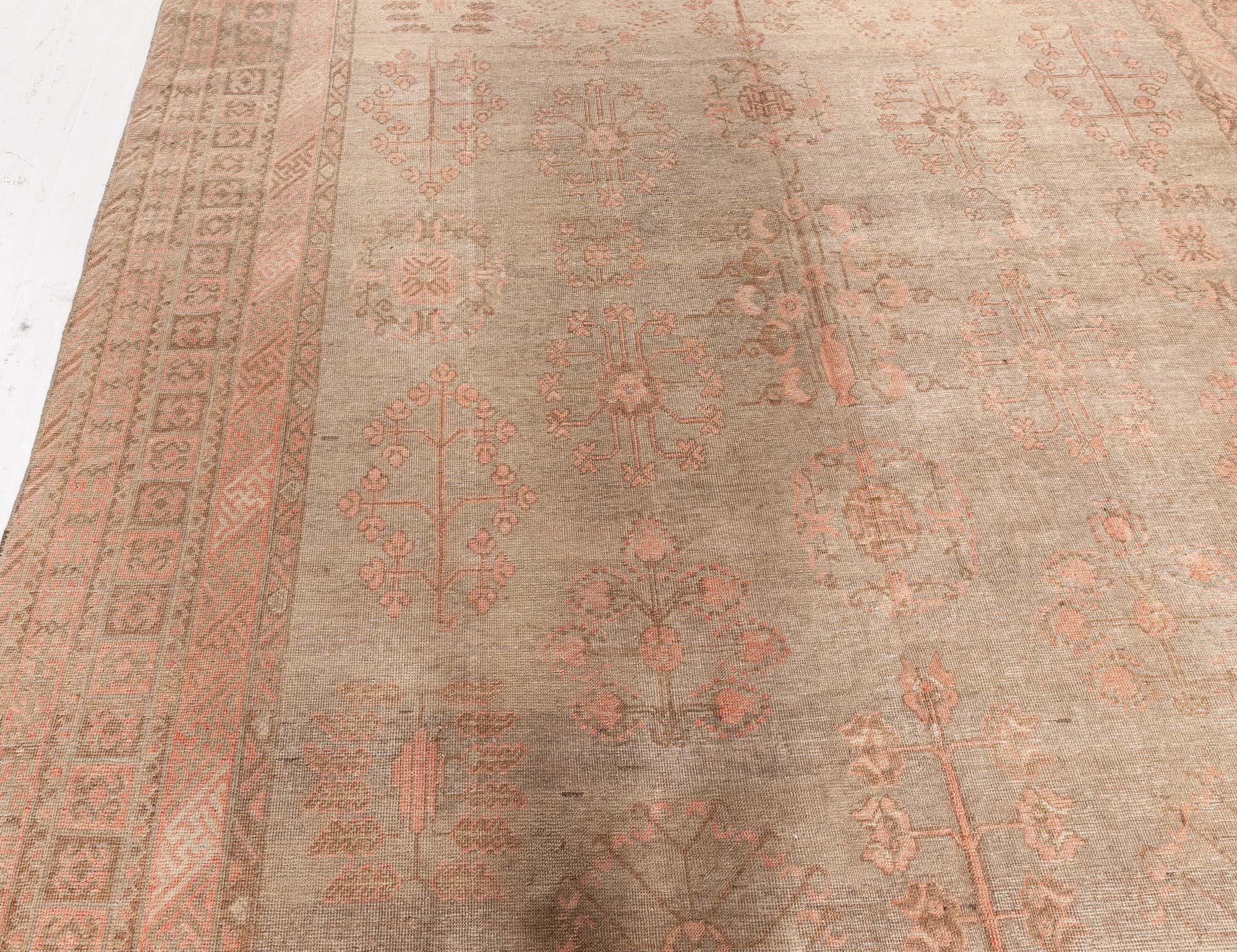 Mid-20th Century Samarkand Handmade Wool Rug
Size: 8'10
