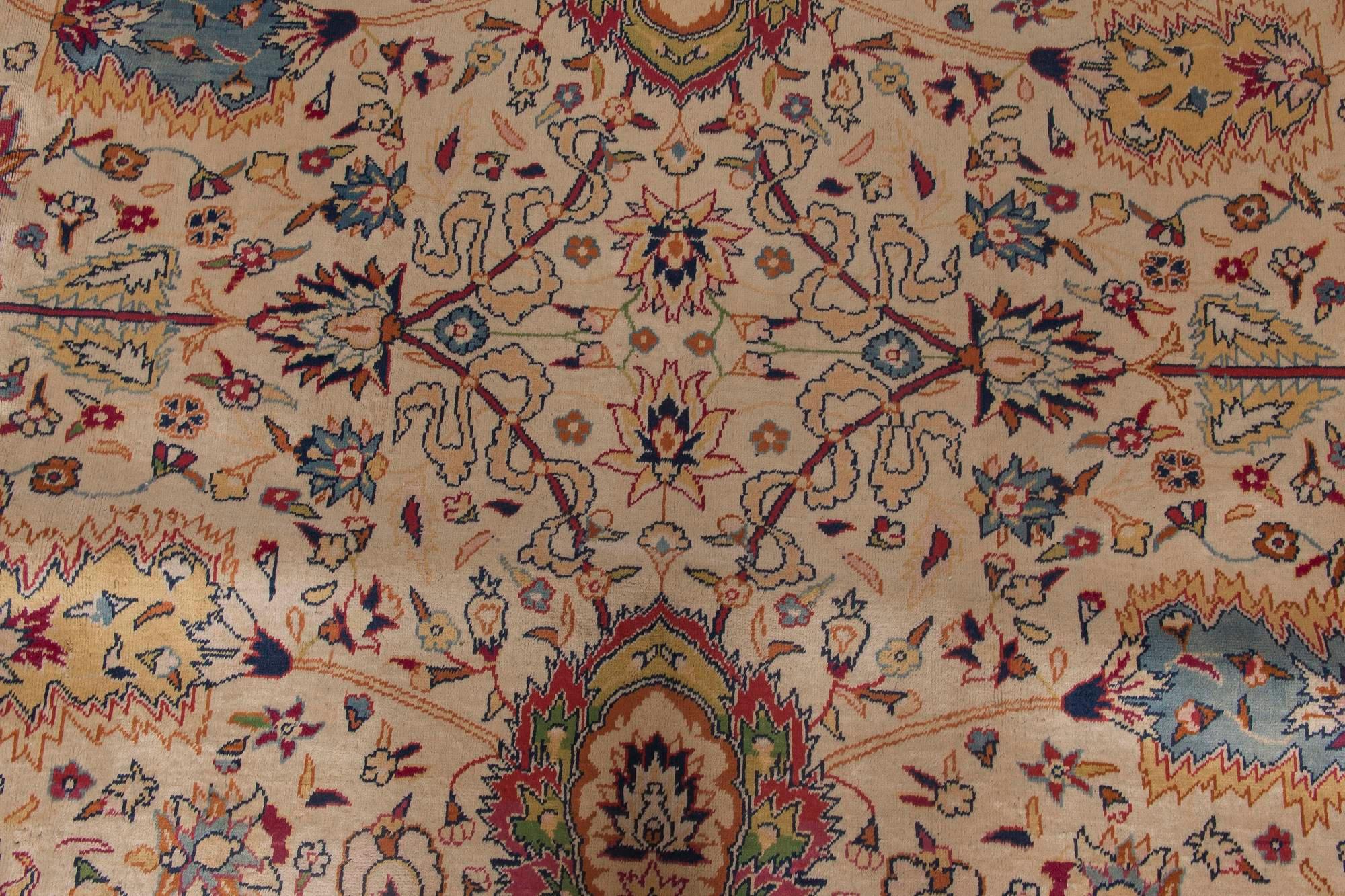 Mid-20th century Turkish Sivas botanic handmade wool carpet
Size: 13'0