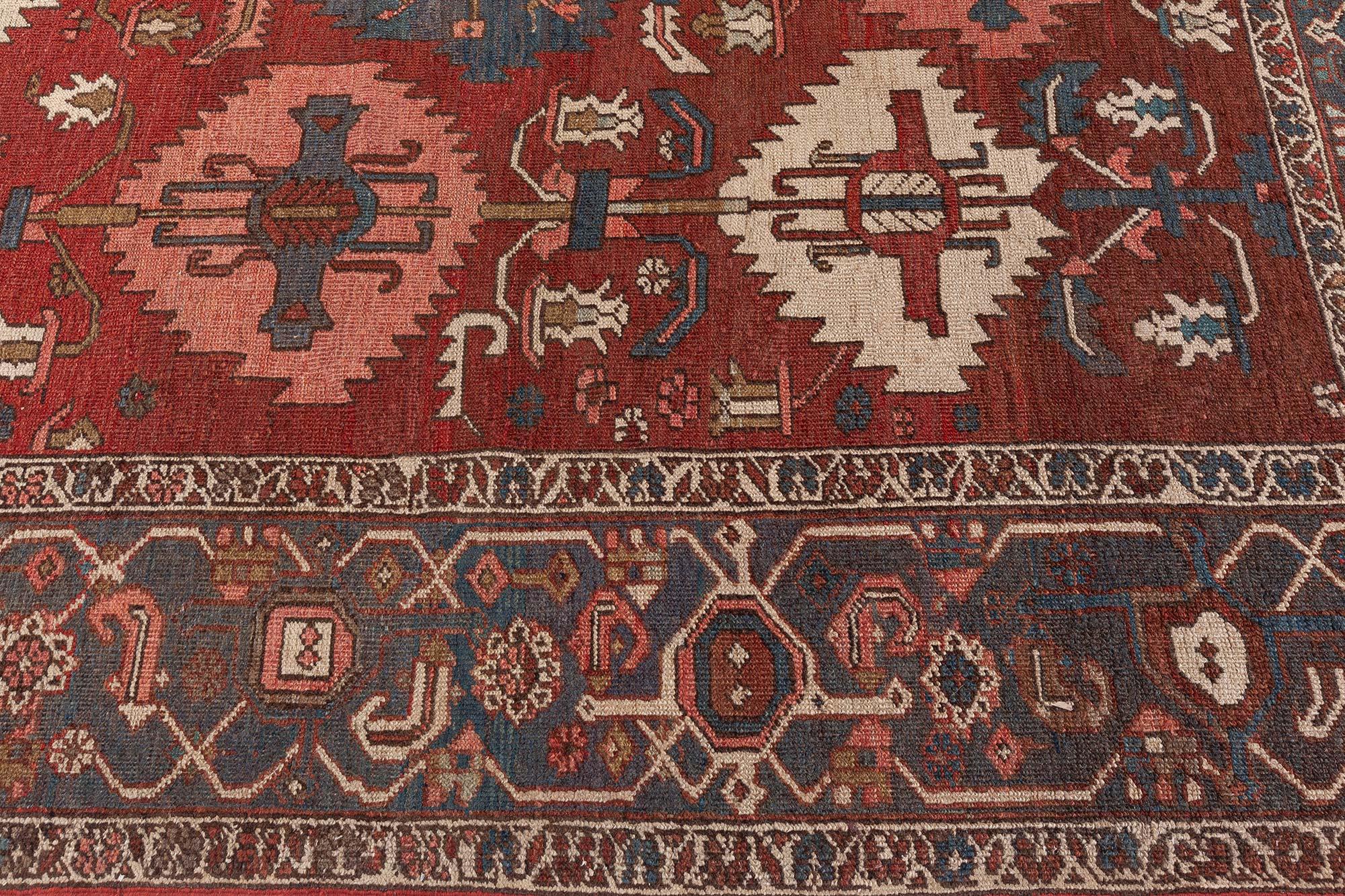 Mid-20th Century Persian Heriz Rug In Good Condition For Sale In New York, NY