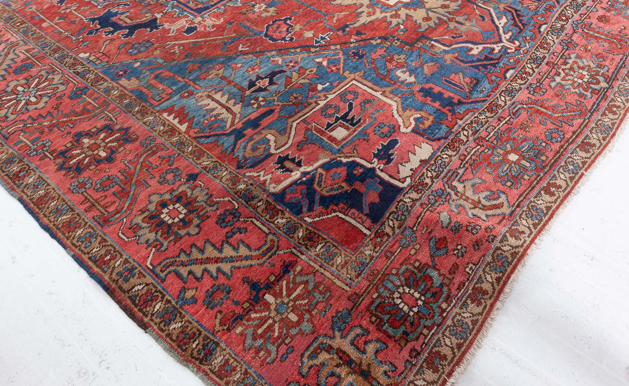 Hand-Woven Mid-20th Century Persian Heriz Rug For Sale