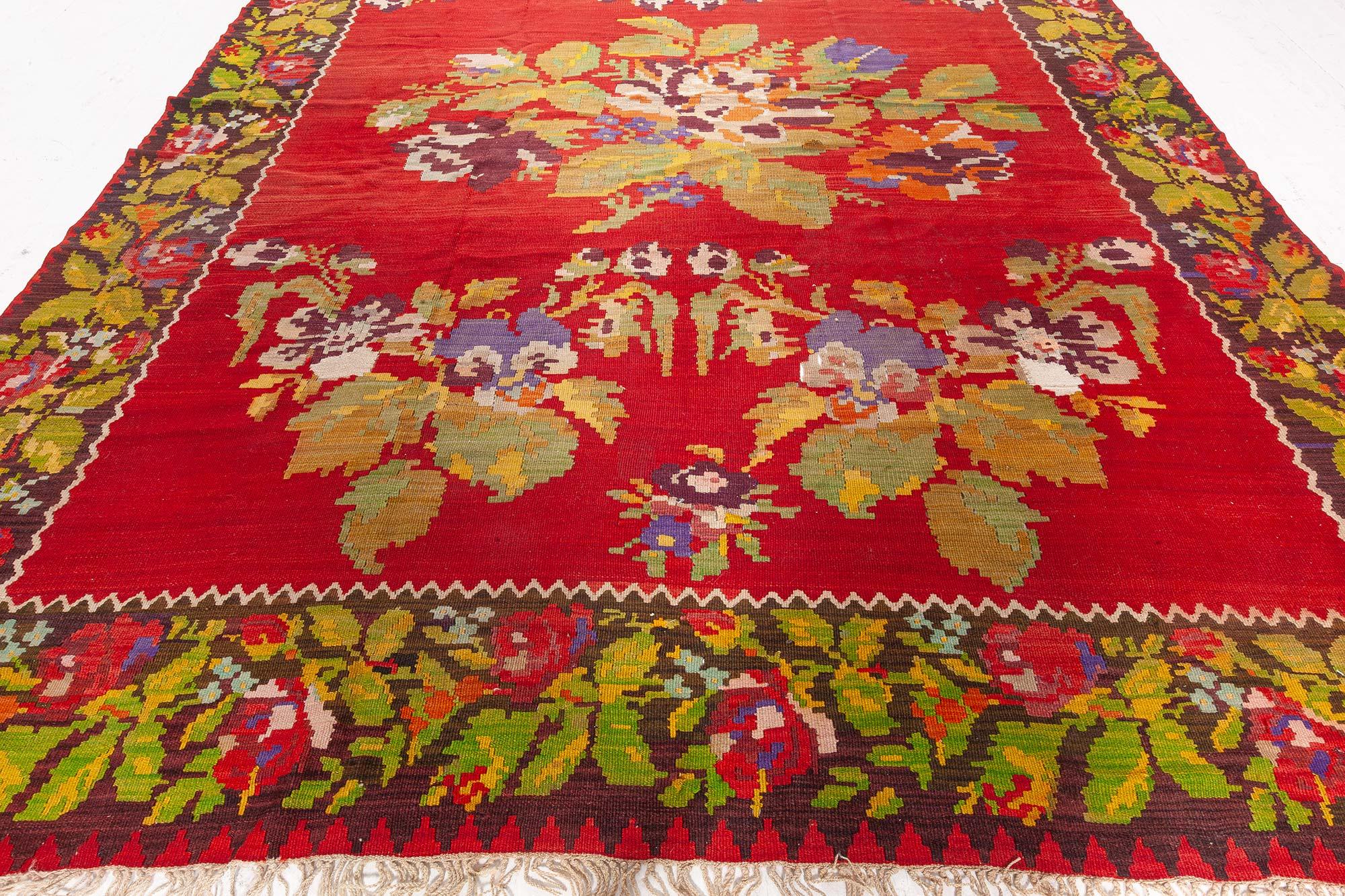 Antiker roter Teppich aus Bessarabien (Handgeknüpft) im Angebot