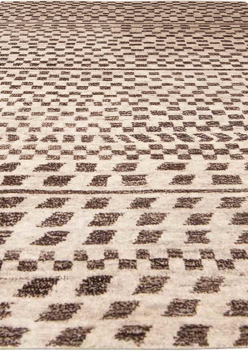 Tapis contemporain en laine nouée à la main de style marocain tribal par Doris Leslie Blau
Taille :134 200 cm (4'5