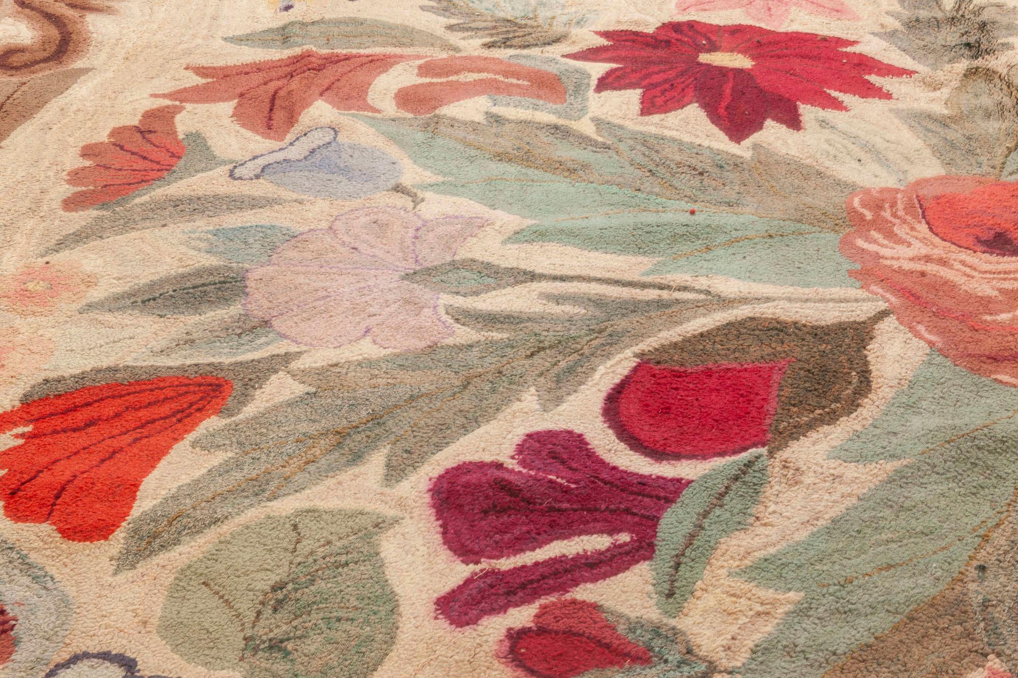 Vintage American Hooked Floral Handmade Wool Rug im Angebot 3