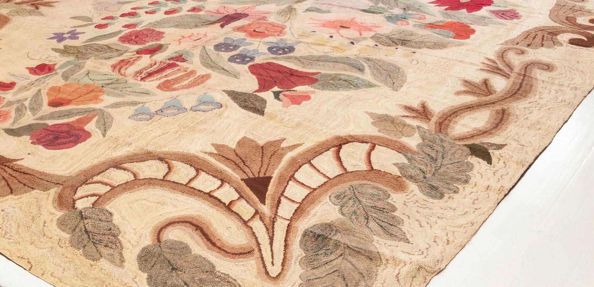Vintage American hooked colorful floral handmade wool rug
Size: 13'1