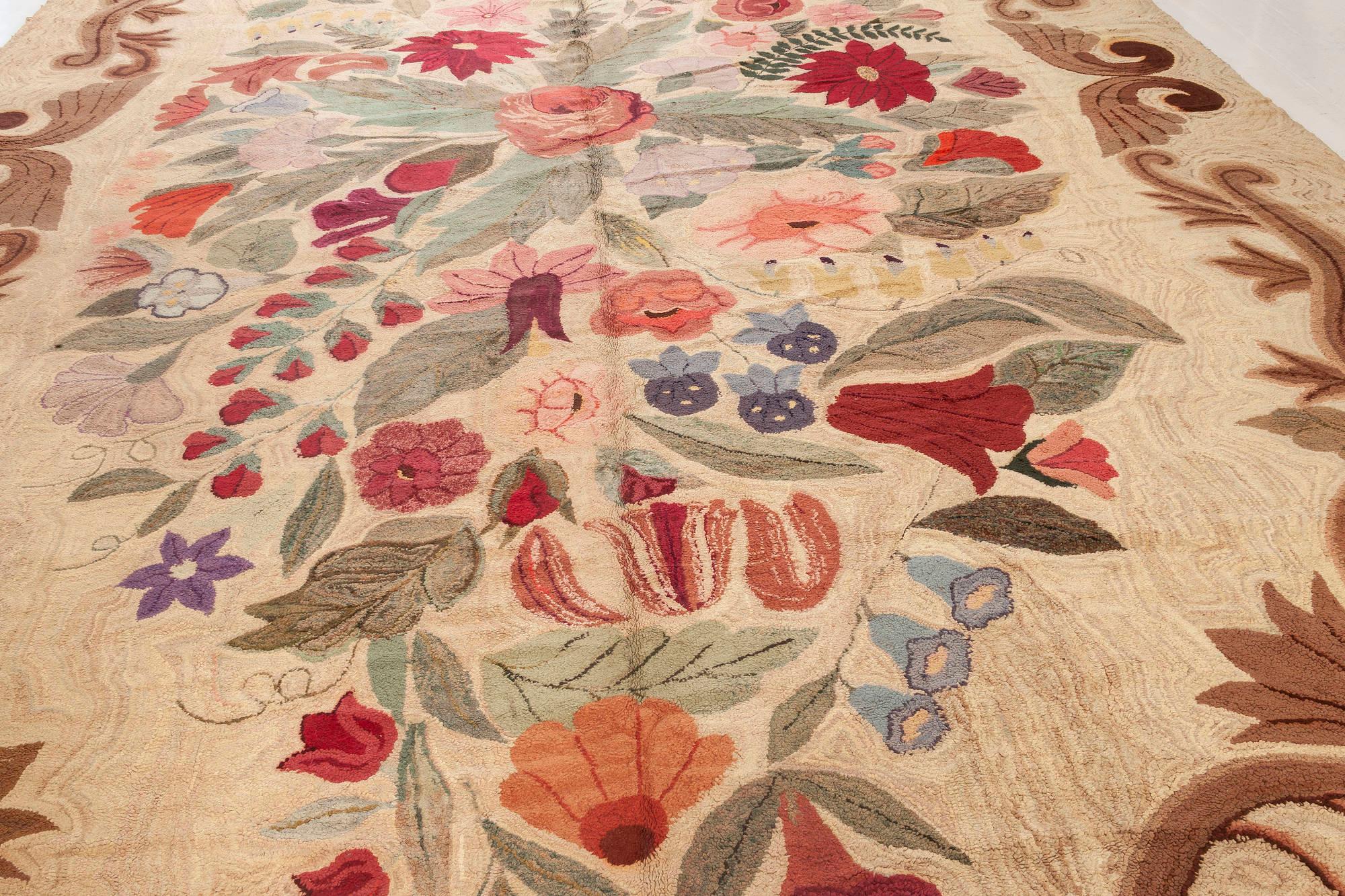 Hand-Knotted Vintage American Hooked Floral Handmade Wool Rug For Sale