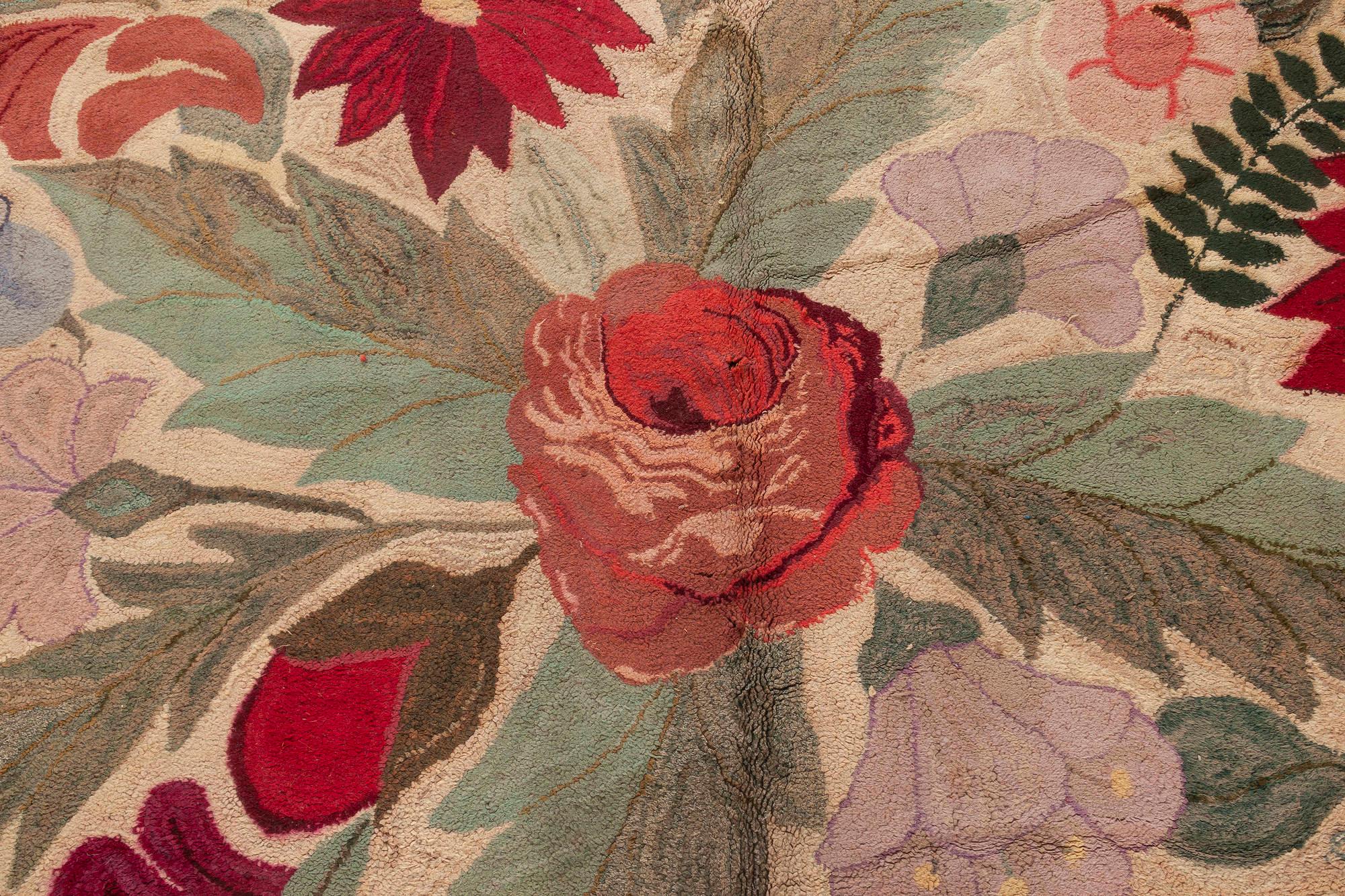 20th Century Vintage American Hooked Floral Handmade Wool Rug For Sale