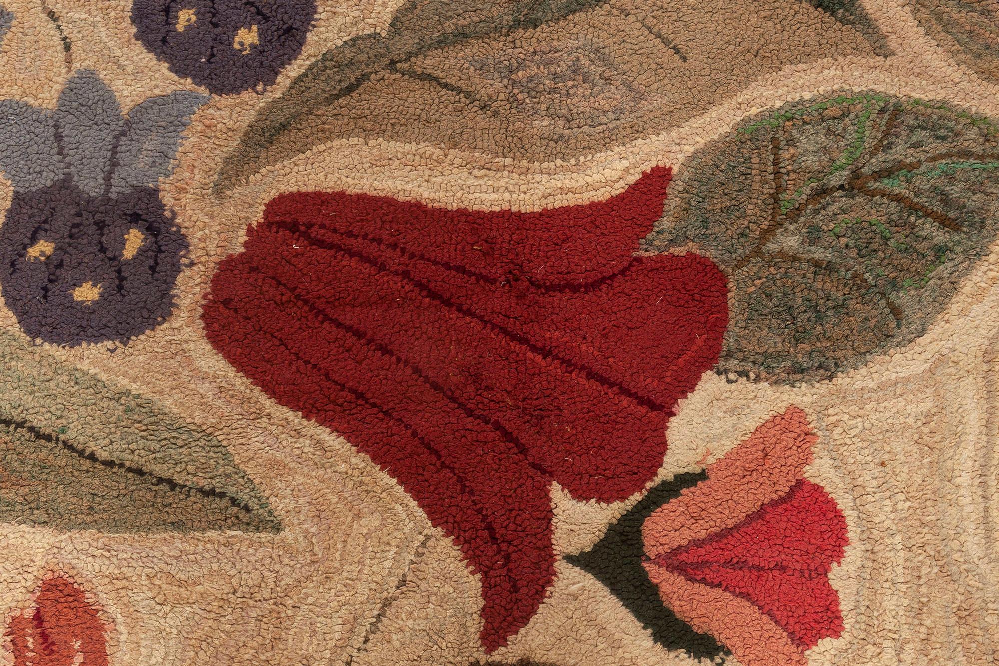 Tapis en laine vintage à motifs floraux, fait à la main, au crochet américain en vente 2