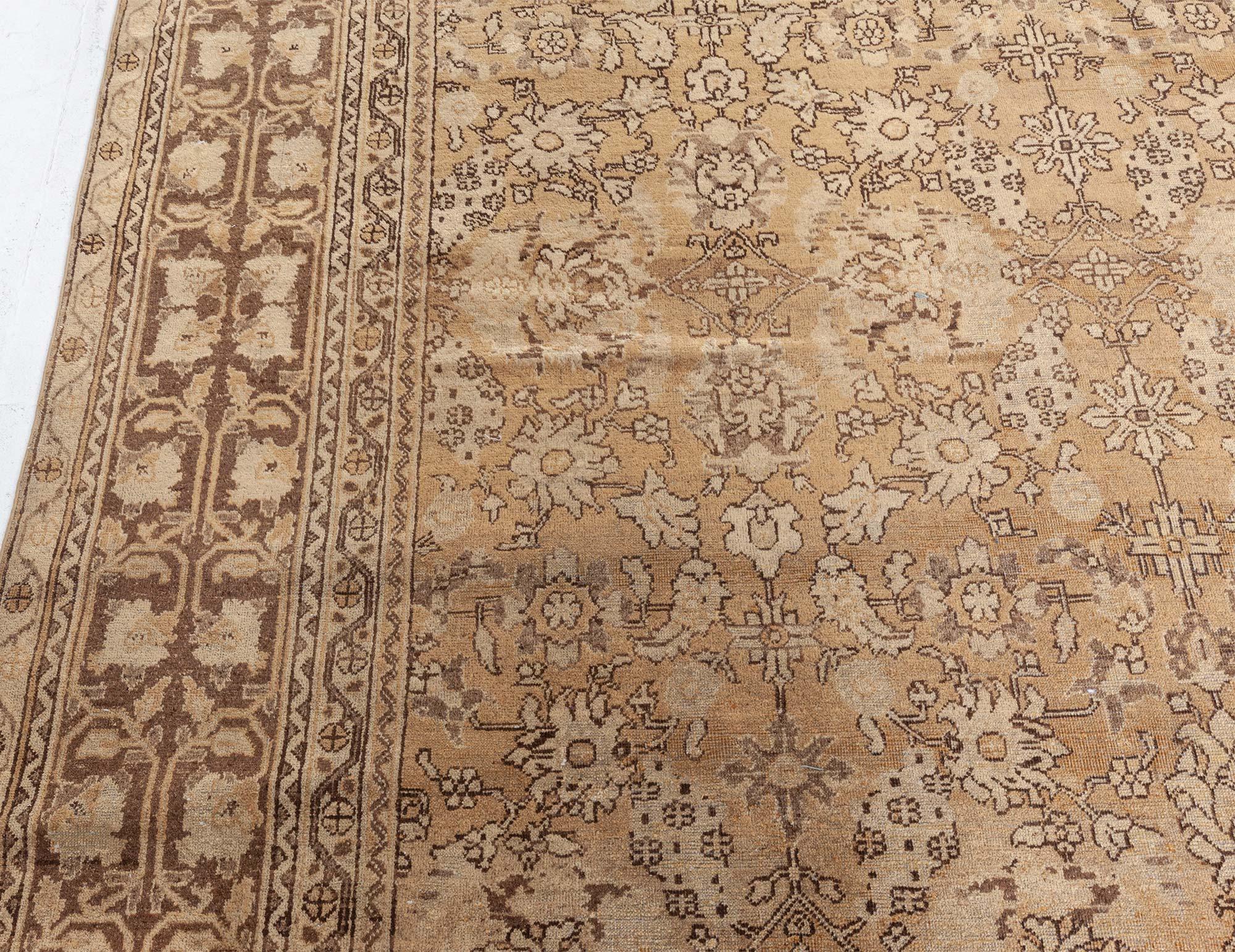 Vintage Indian Amritsar Handmade Wool Carpet In Good Condition For Sale In New York, NY