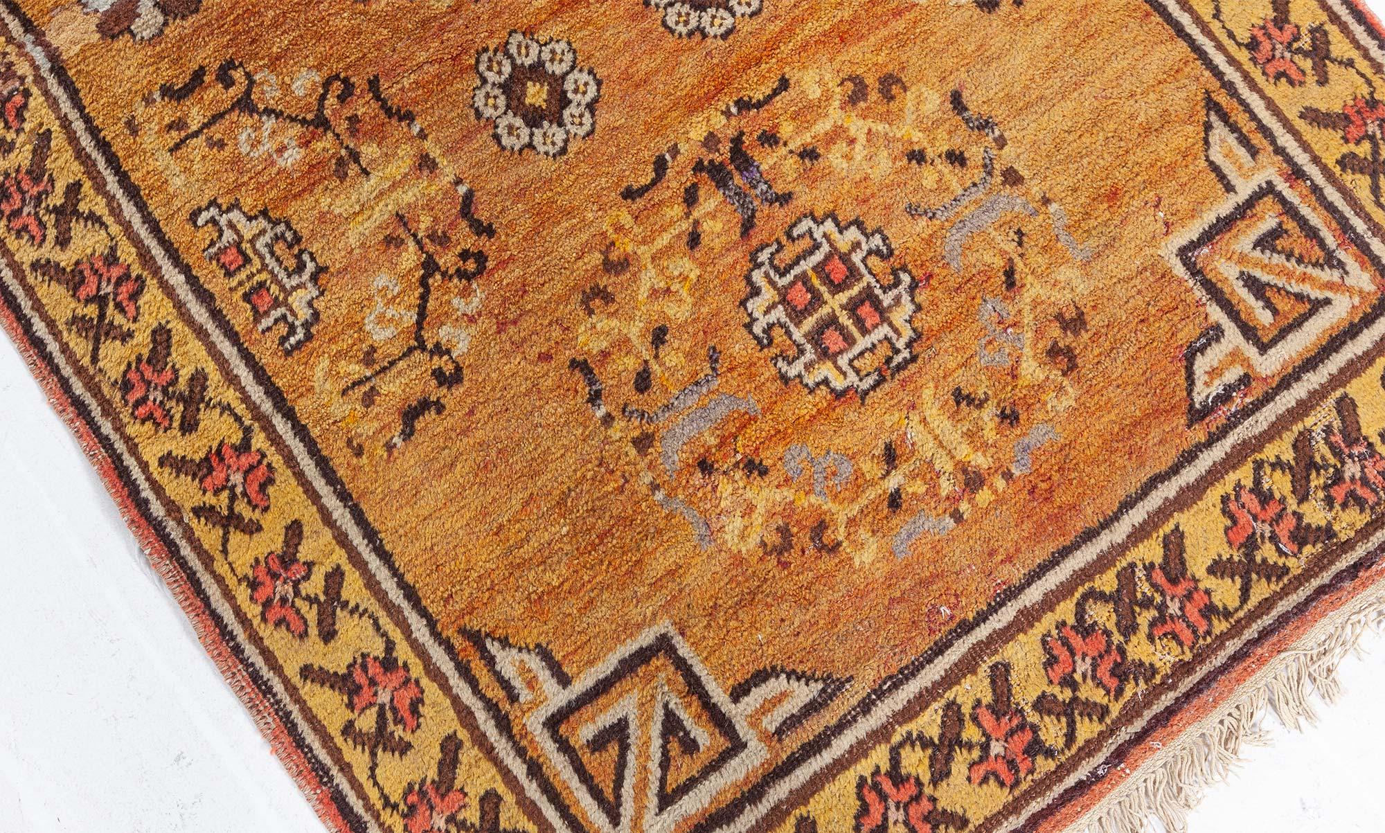 Samarkand 'Khotan' Goldgelber Vintage-Teppich (Afghanisch) im Angebot