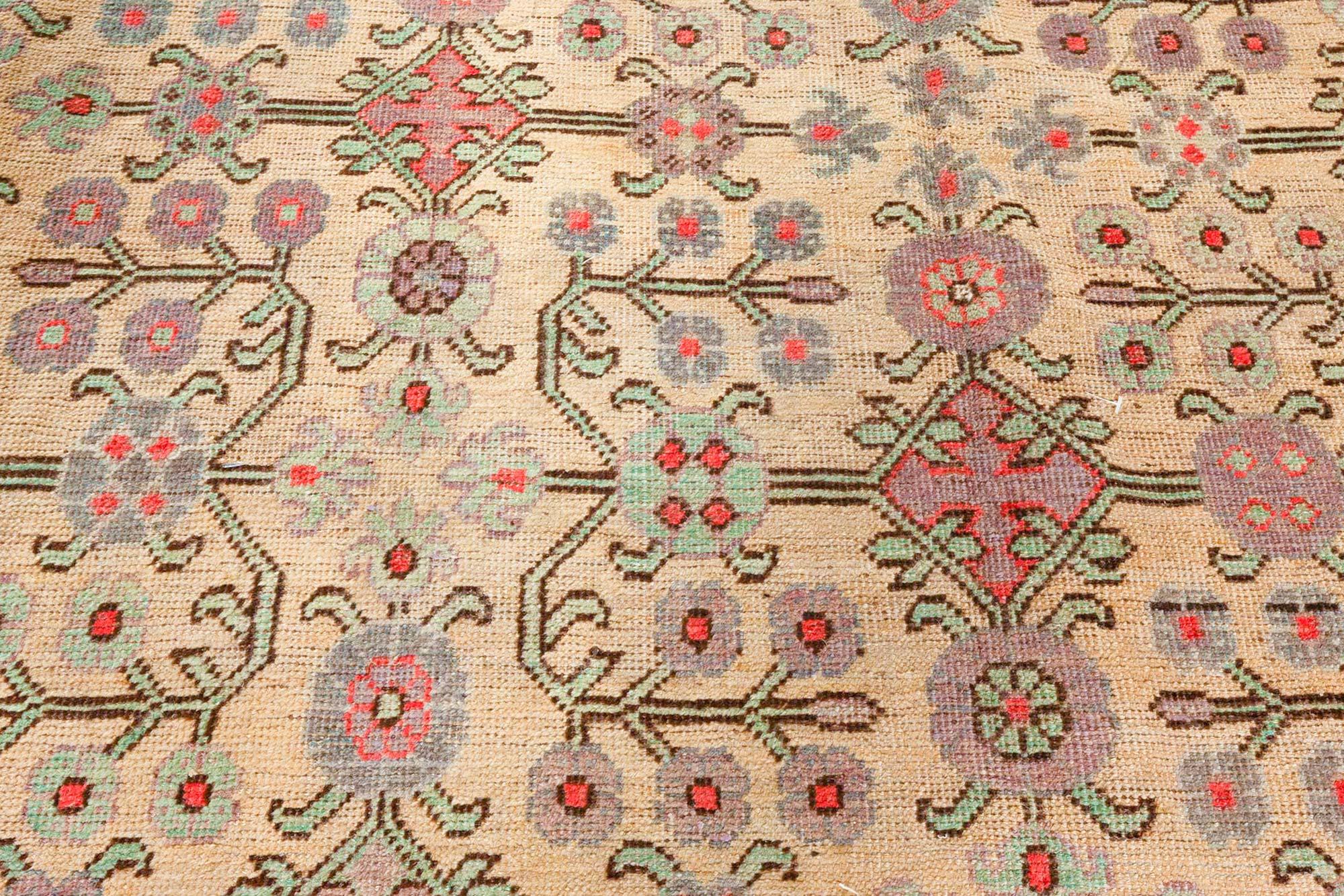 High-quality Vintage Samarkand 'Khotan' handmade wool rug.
Size: 6'10