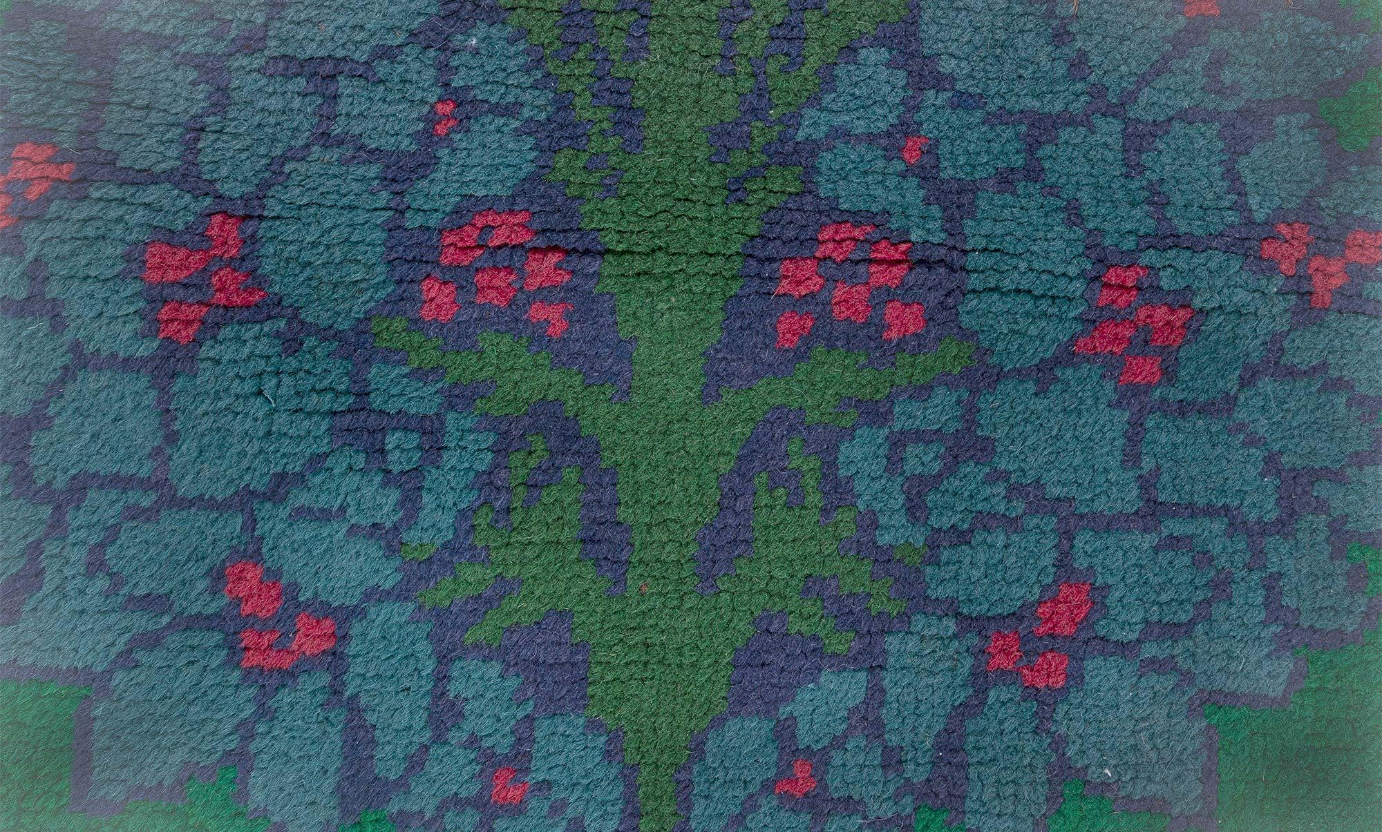 Noué à la main Doris Leslie Blau Donegal par CFA Voysey Fragment en vente