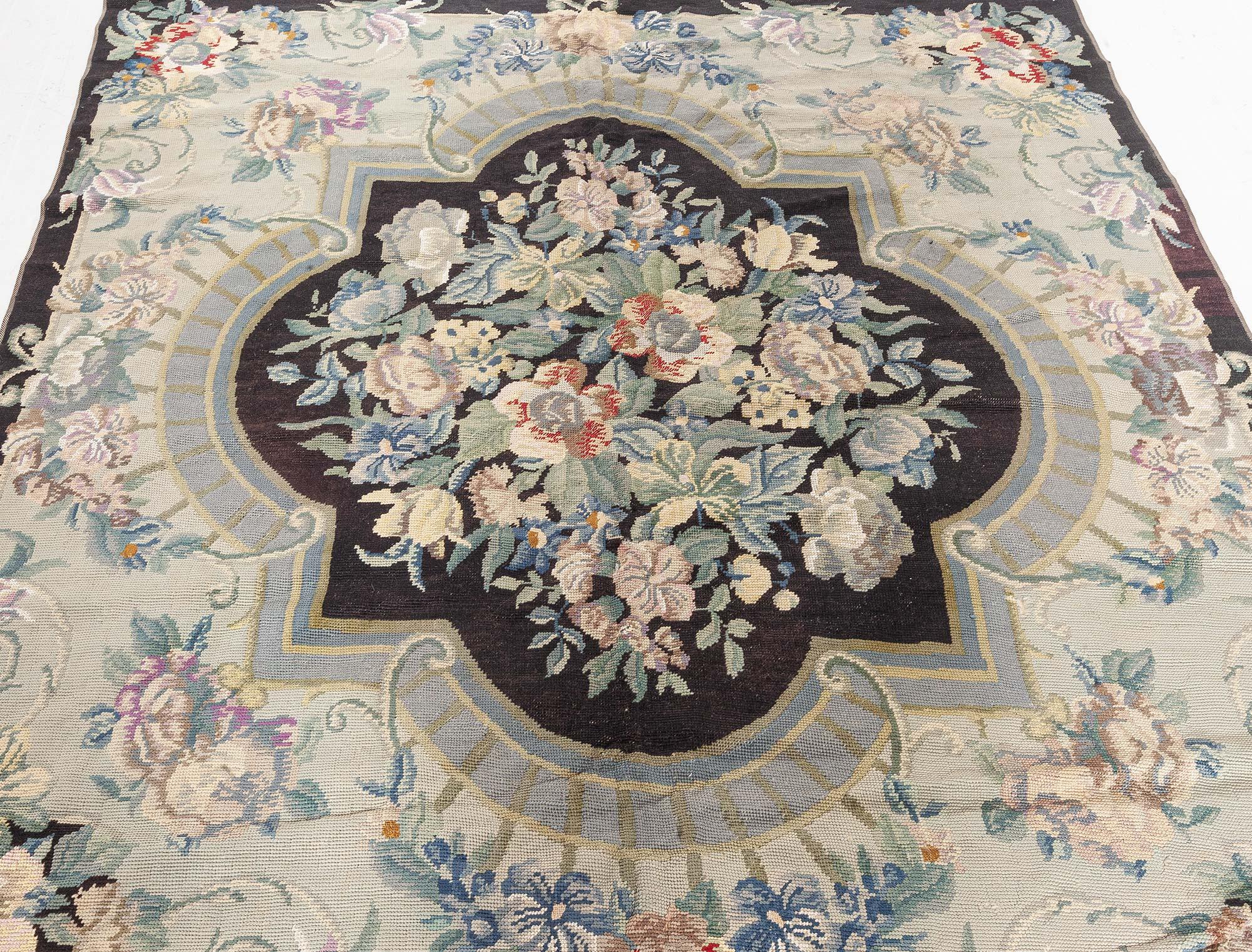 Doris Leslie Blau Early 20th Century English Needlepoint Rug In Good Condition For Sale In New York, NY