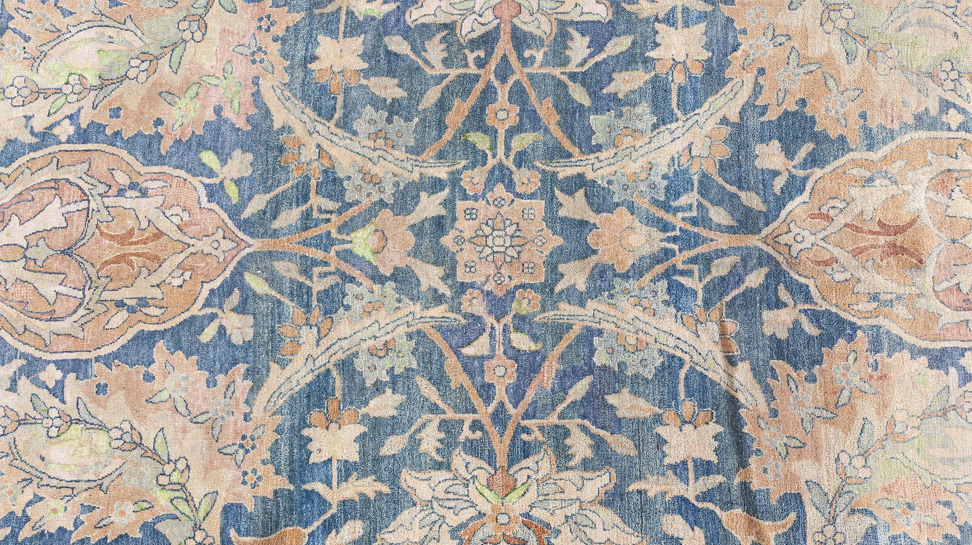 Doris Leslie Blauer persischer Kirman-Wollteppich des frühen 20. Jahrhunderts (Handgewebt) im Angebot