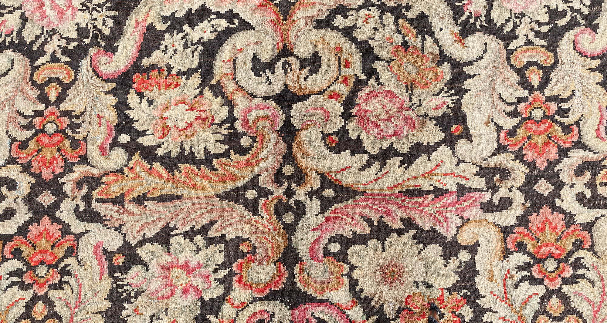 Doris Leslie Blau Alfombra floral rusa de Besarabia de principios del siglo XX Ruso en venta