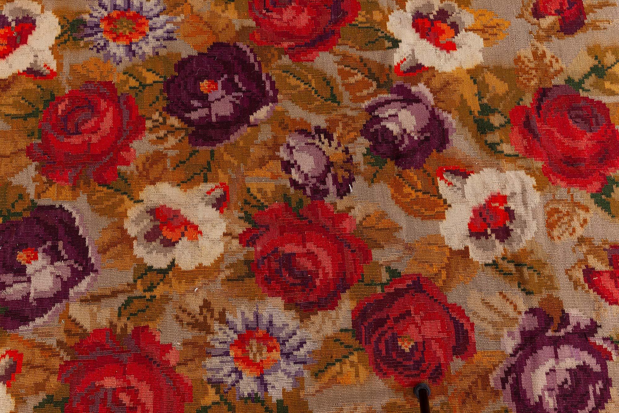 Early 20th century Russian Bessarabian floral handmade wool rug
Size: 7'10