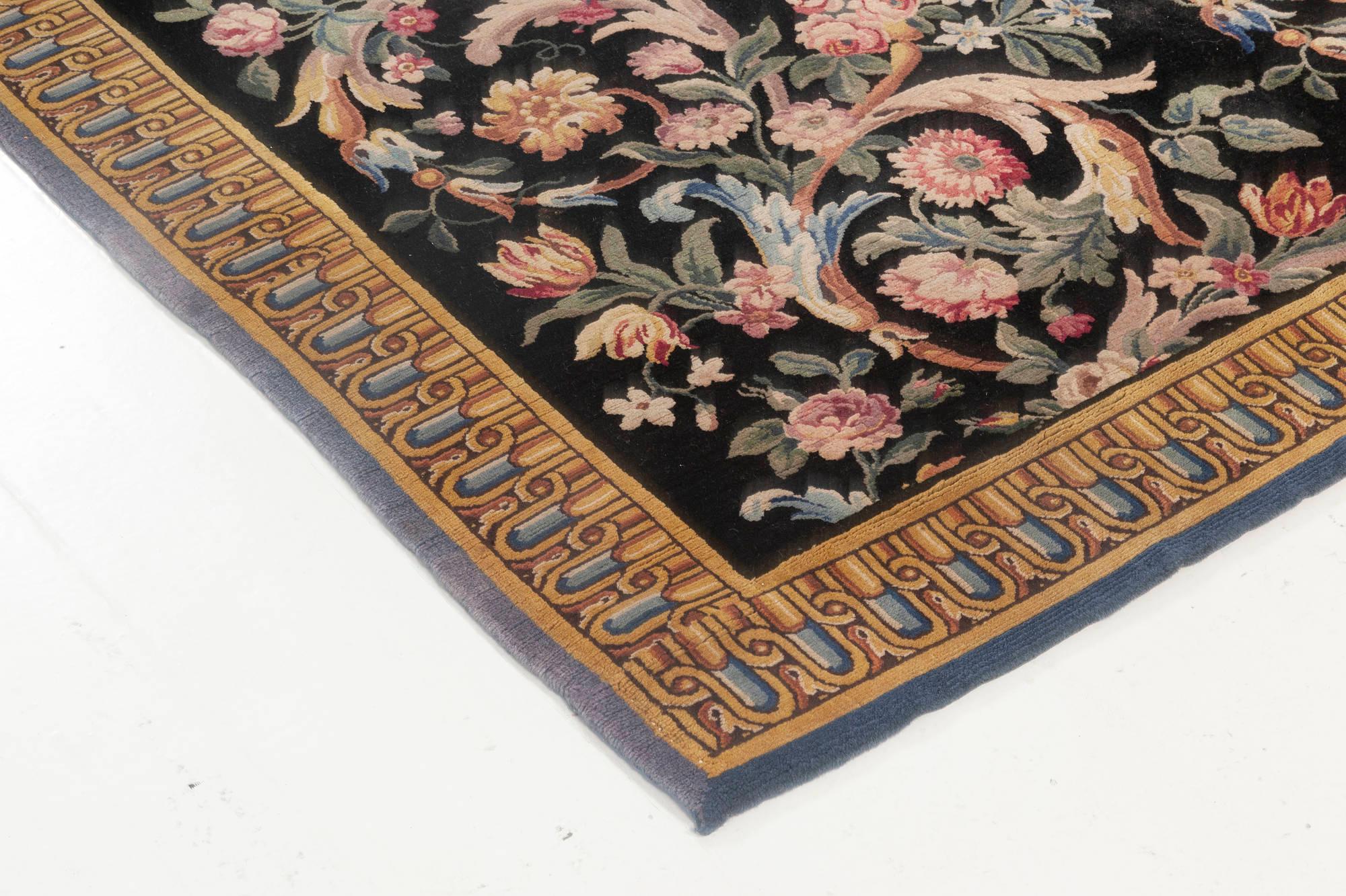 Tapis floral de Savonnerie Doris Leslie Blau début du 20e siècle, taille réglable Bon état - En vente à New York, NY